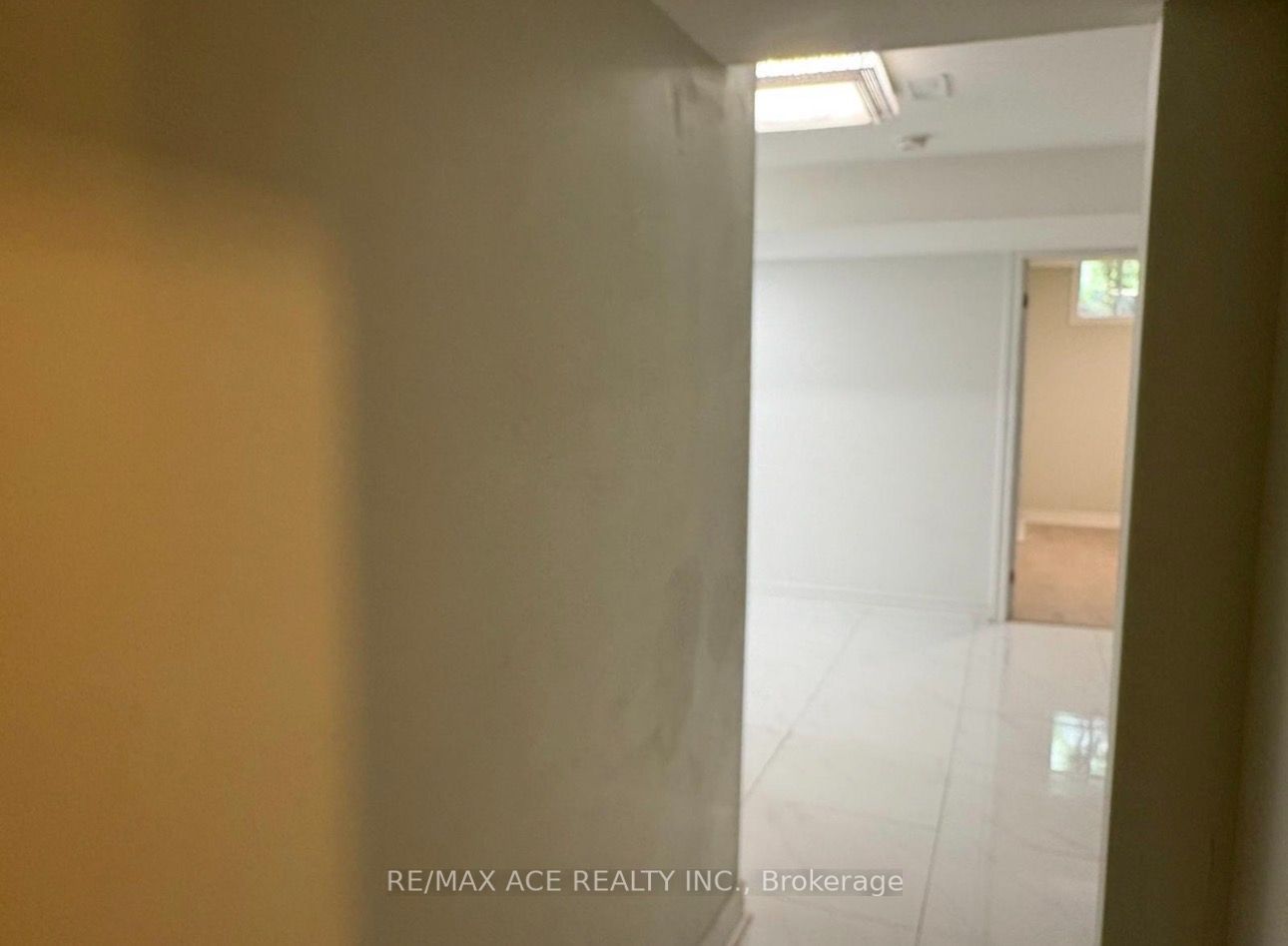 1851 Parkhurst Crescent Bsmt Property Photo 21