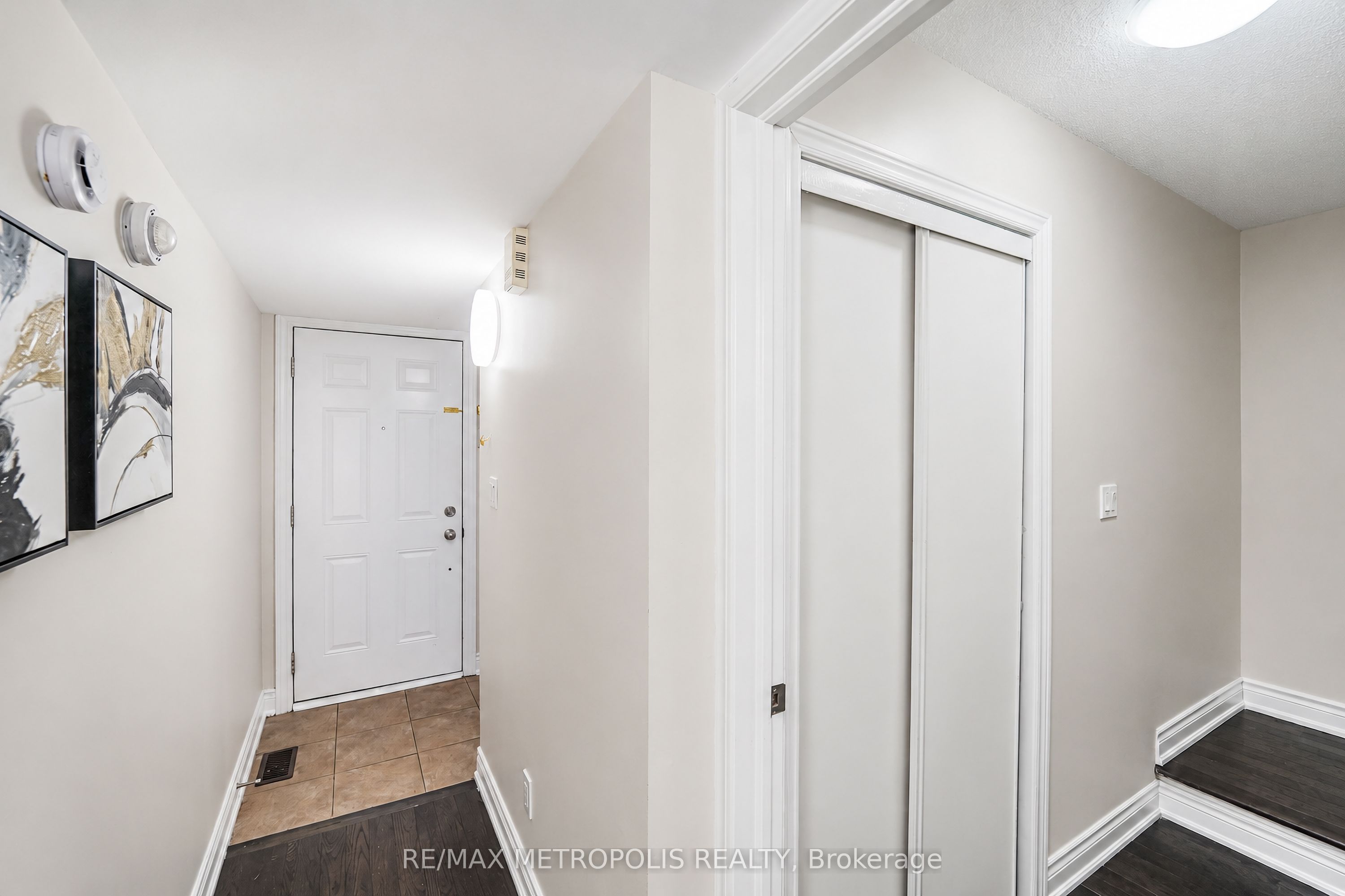 3767b St Clair Avenue E Property Photo 17