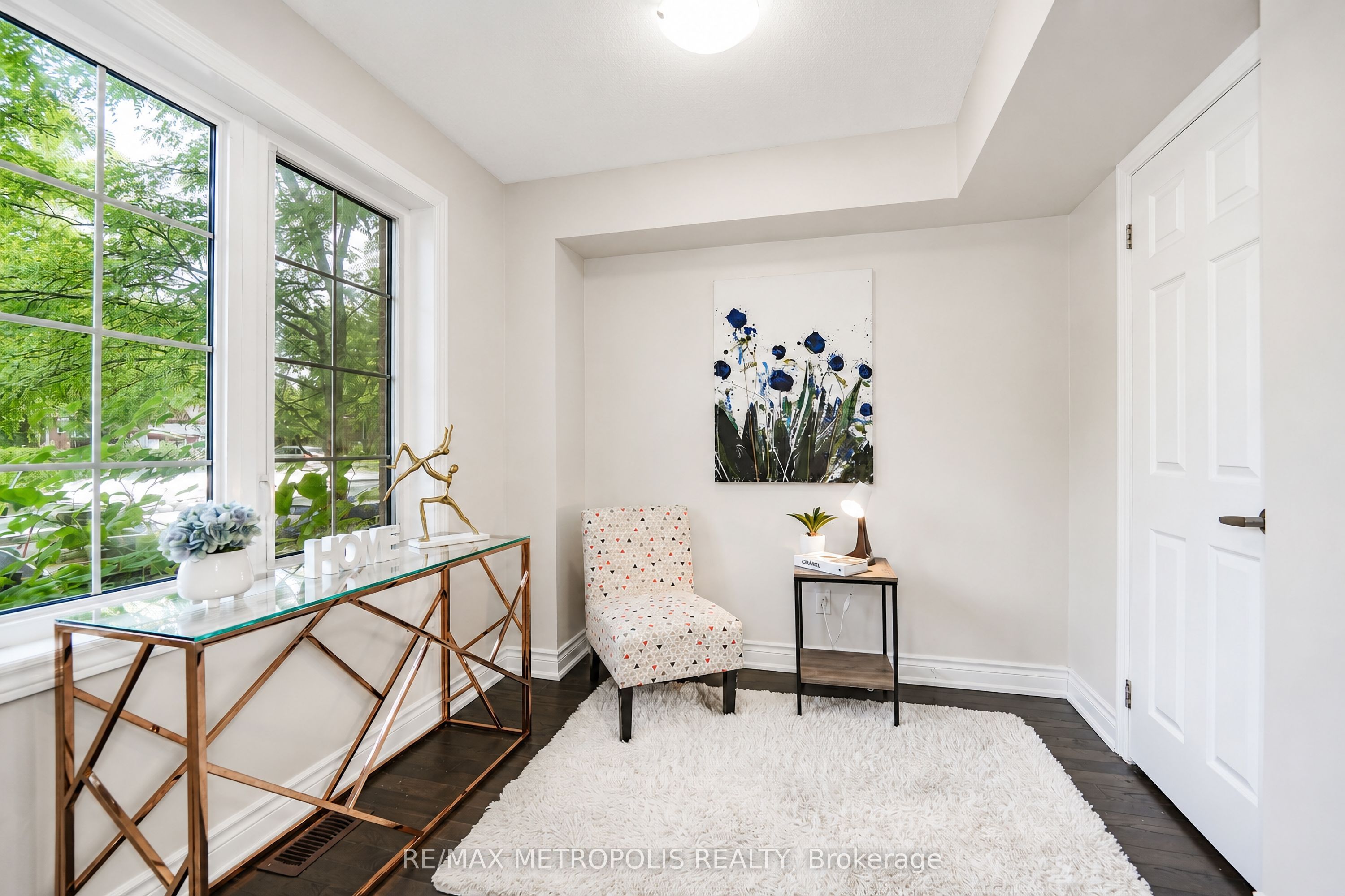 3767b St Clair Avenue E Property Photo 18