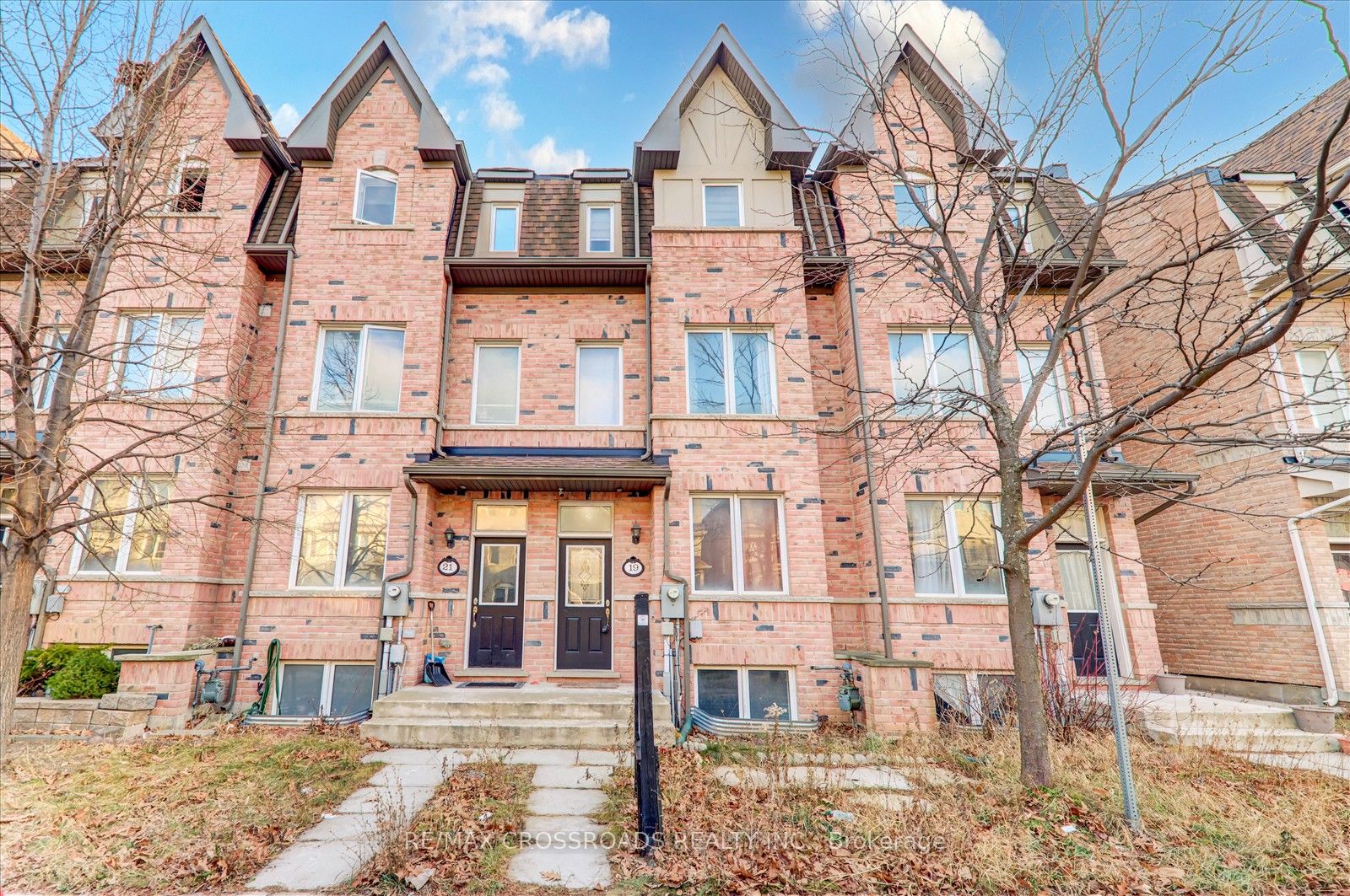 19 Kawneer Terrace Property Photo 1