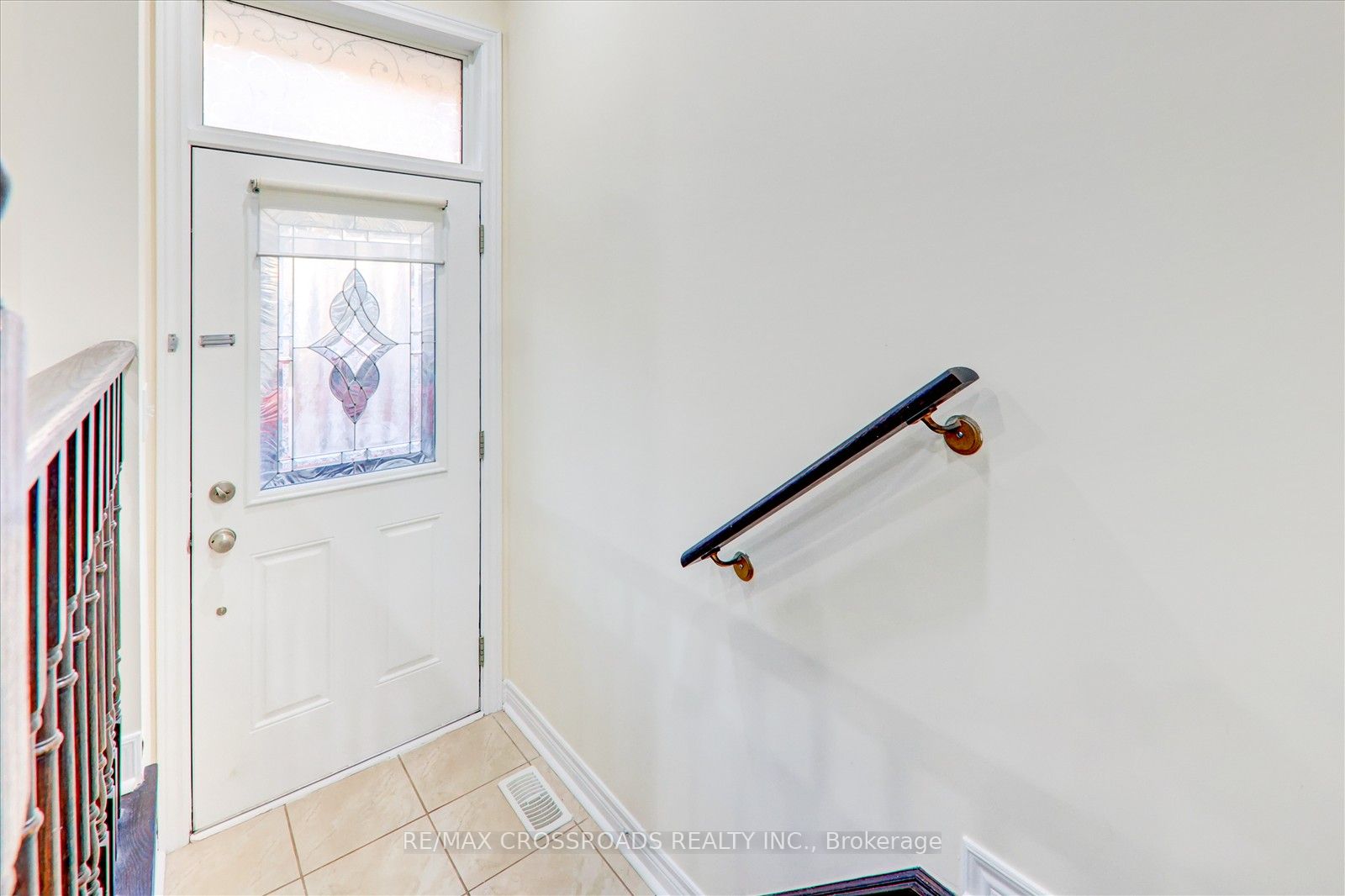 19 Kawneer Terrace Property Photo 5