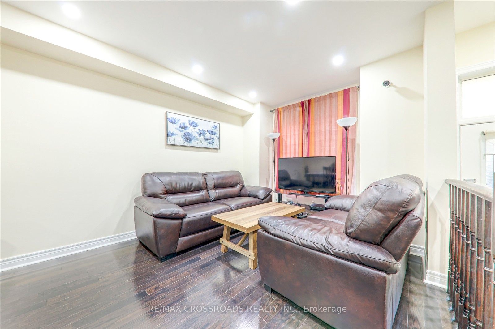19 Kawneer Terrace Property Photo 6