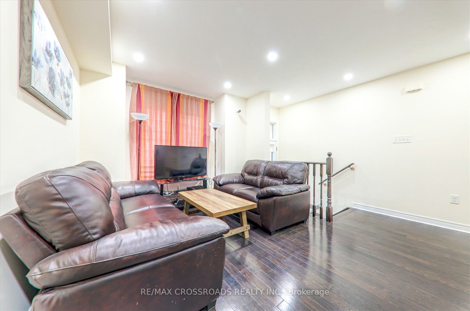 19 Kawneer Terrace Property Photo 8