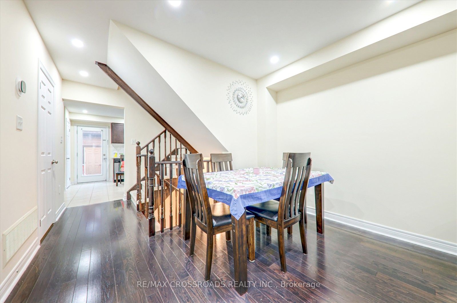 19 Kawneer Terrace Property Photo 9
