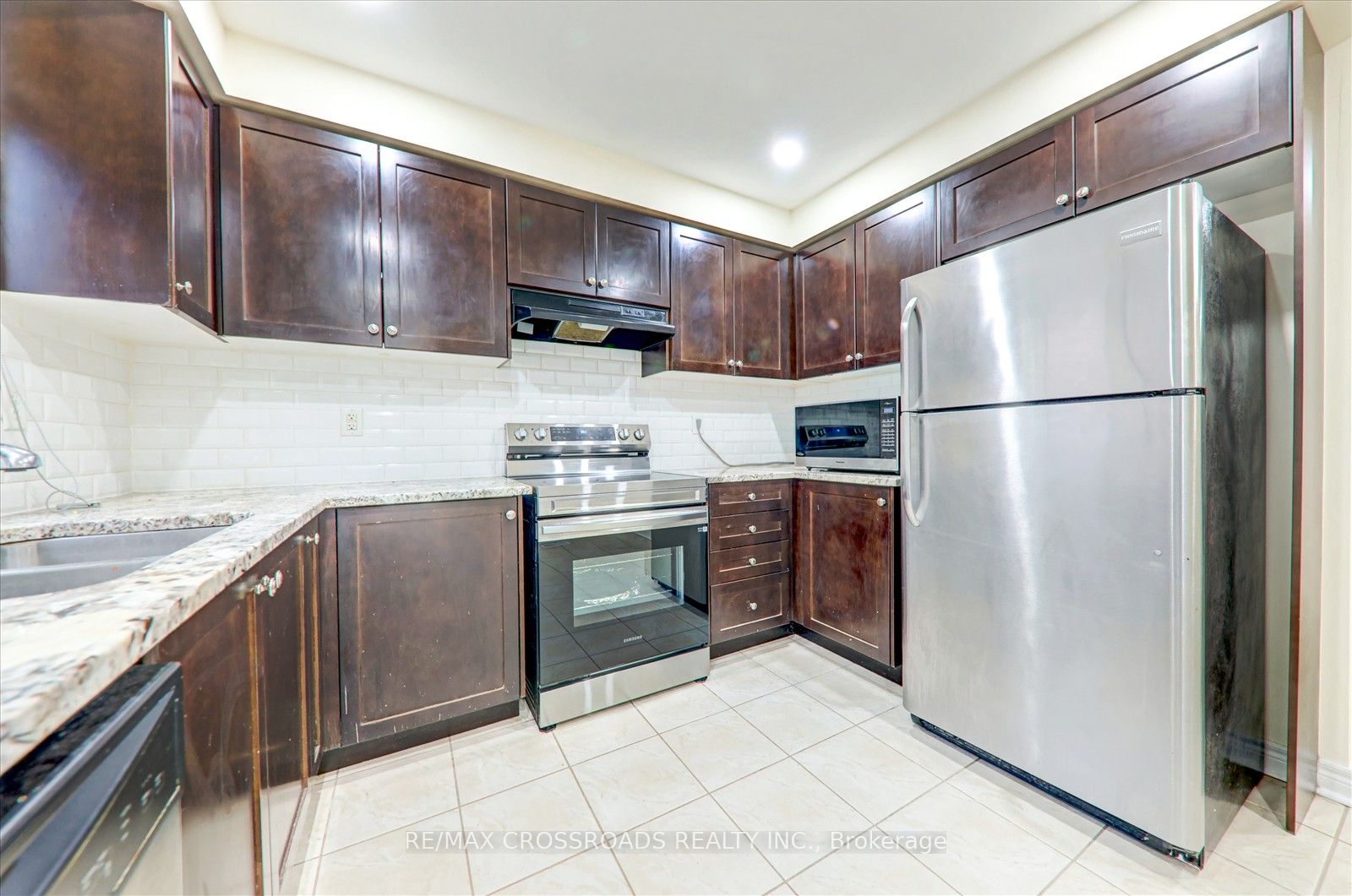 19 Kawneer Terrace Property Photo 13