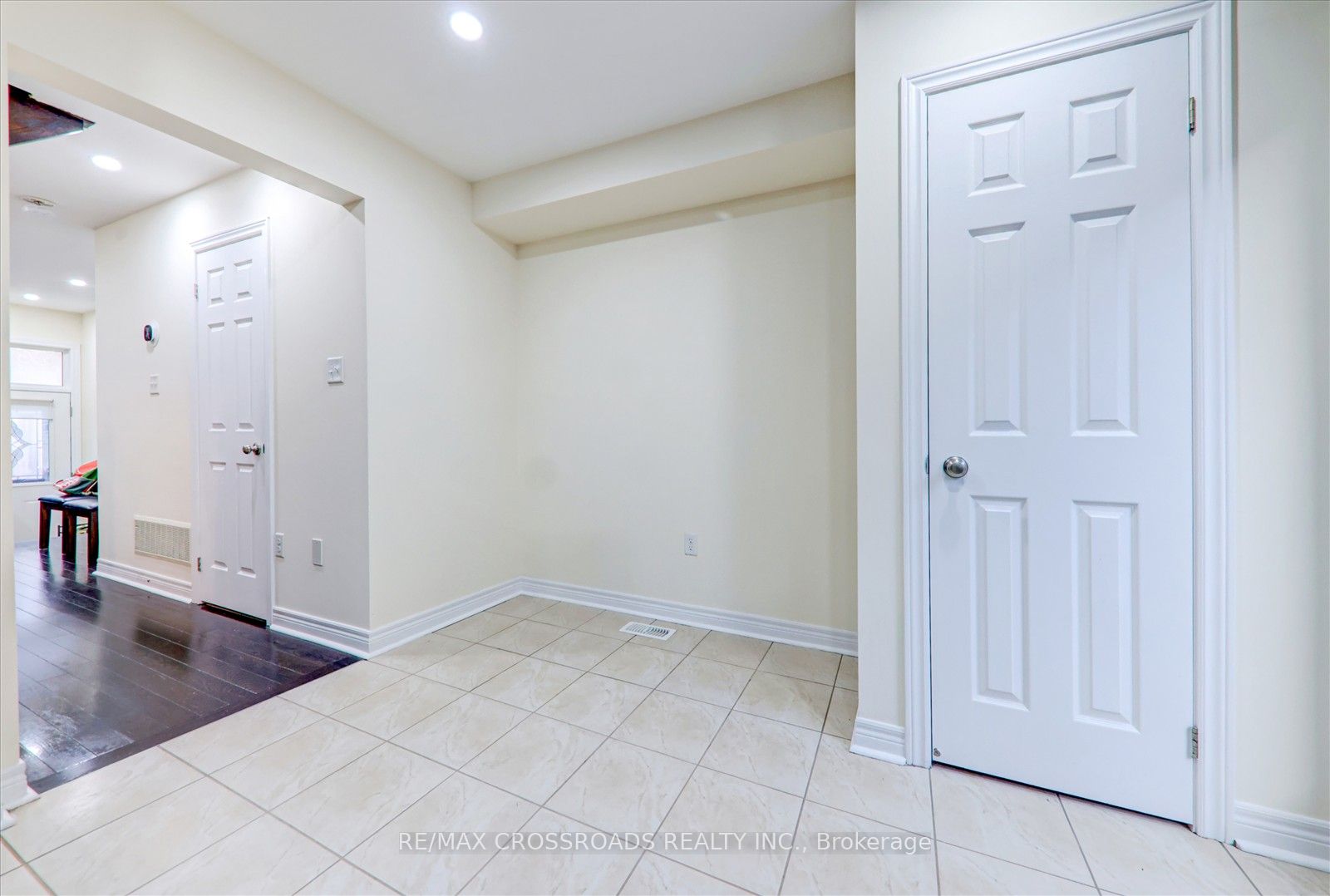 19 Kawneer Terrace Property Photo 14