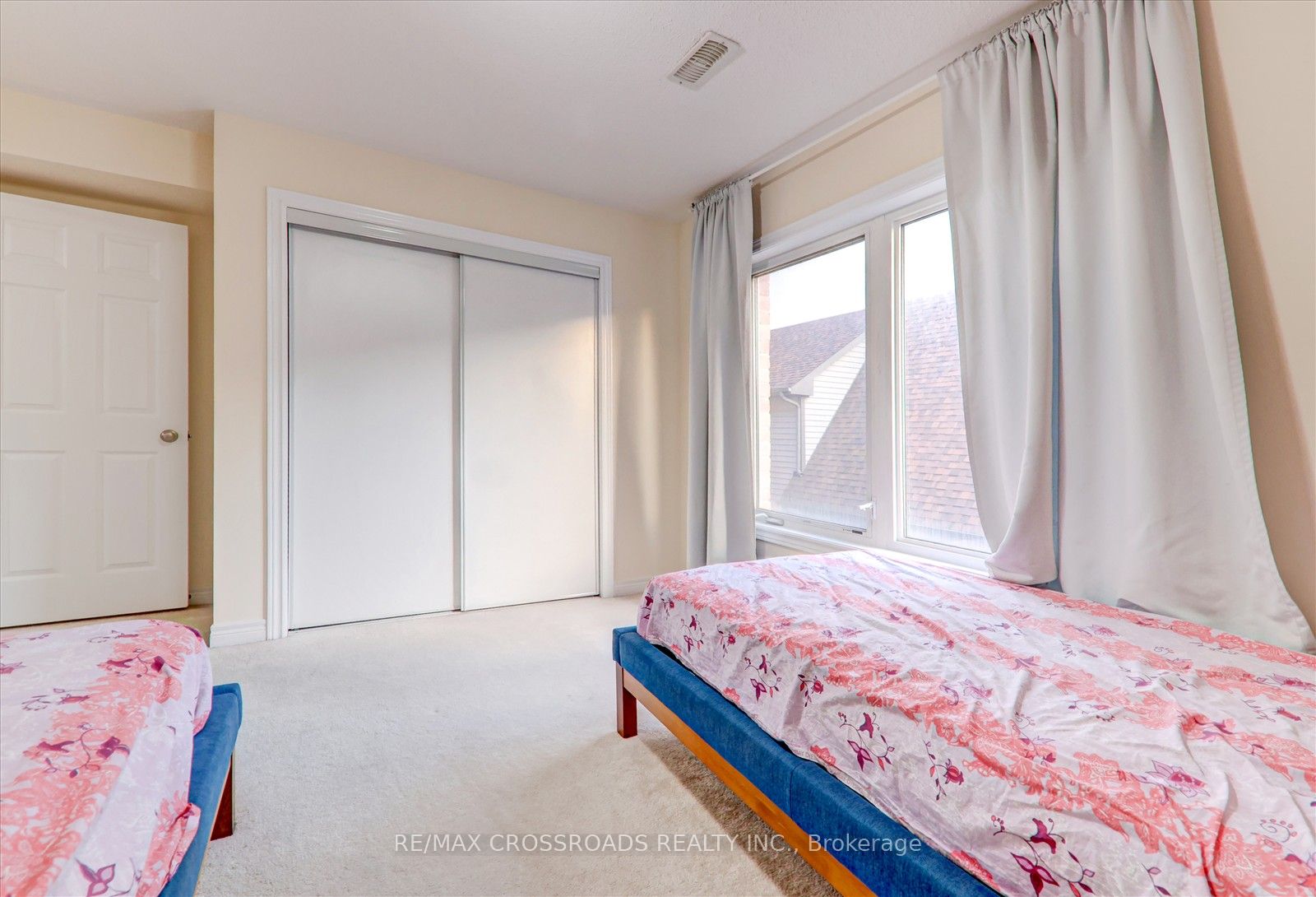 19 Kawneer Terrace Property Photo 20