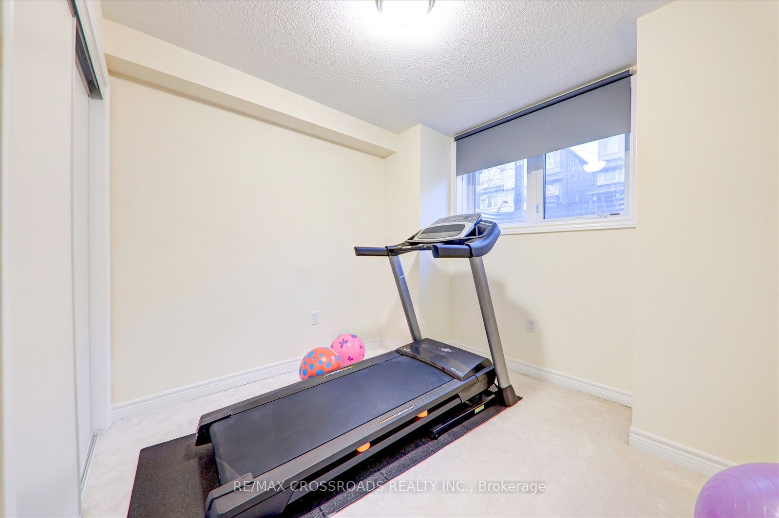 19 Kawneer Terrace Property Photo 27