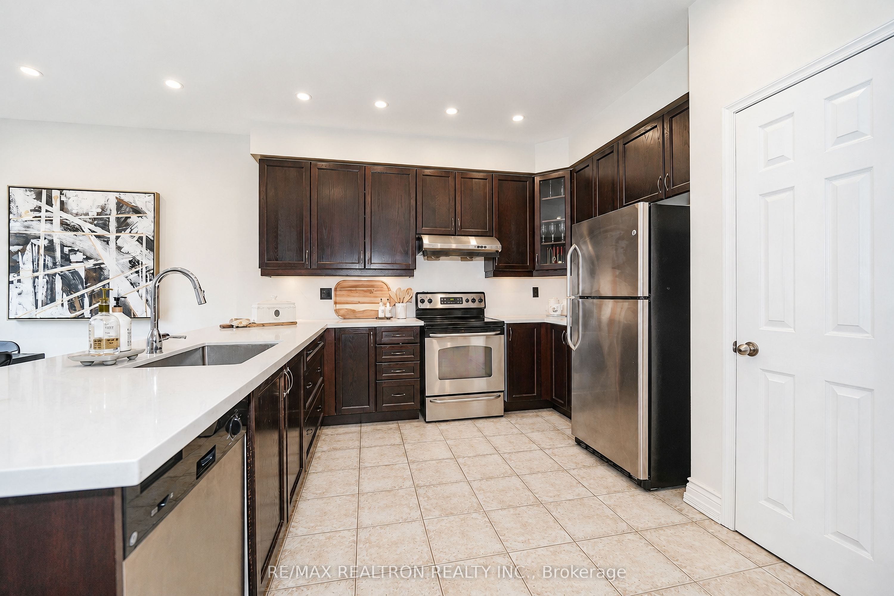 18 Byram Downs Street Property Photo 8