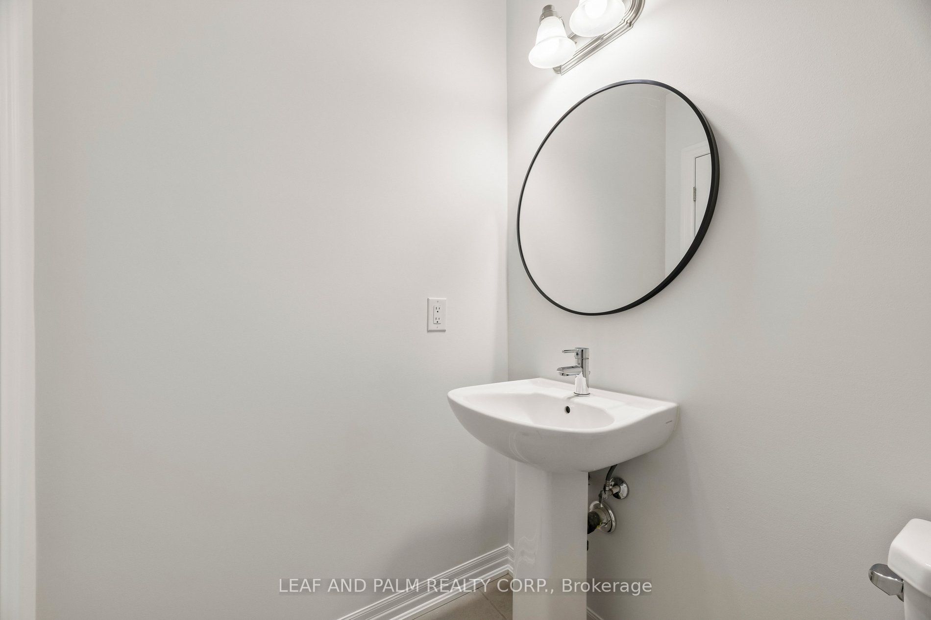 42 Northrop Avenue Property Photo 20