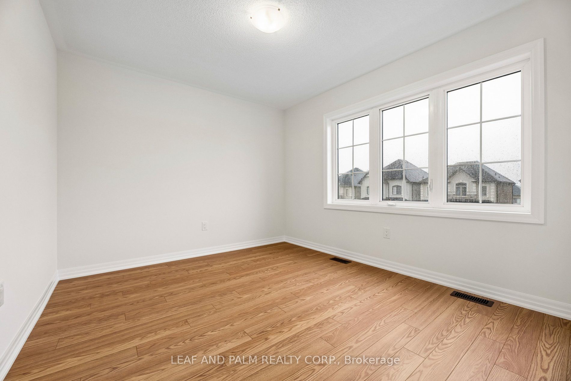 42 Northrop Avenue Property Photo 21