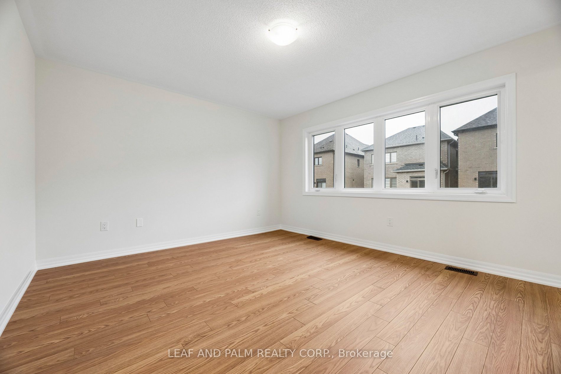 42 Northrop Avenue Property Photo 31