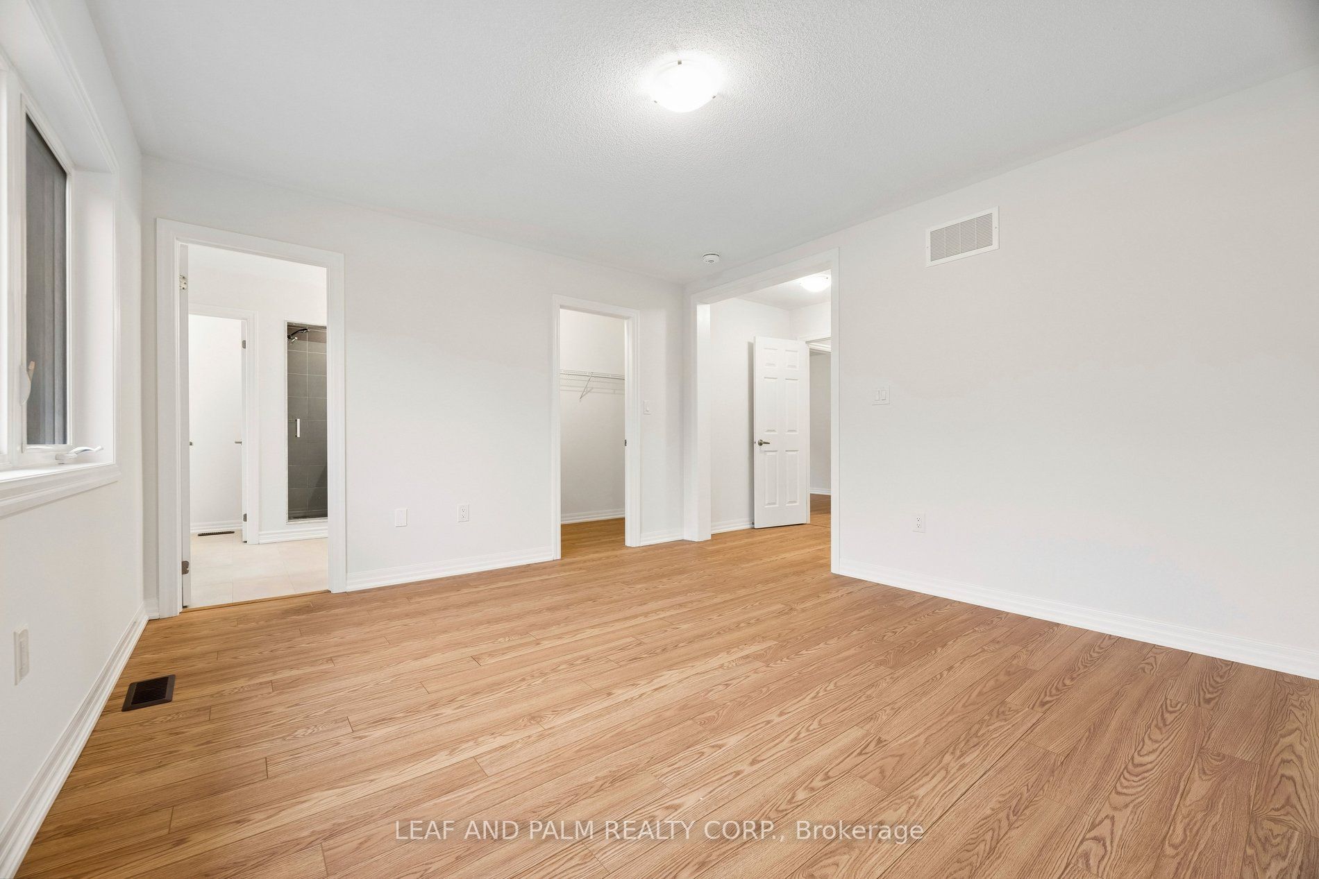 42 Northrop Avenue Property Photo 33