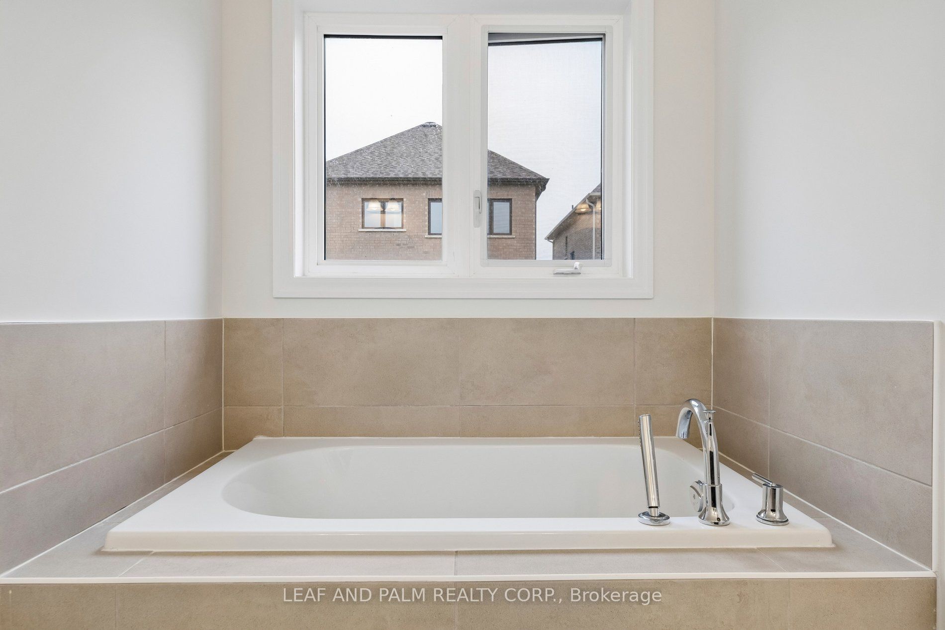 42 Northrop Avenue Property Photo 35
