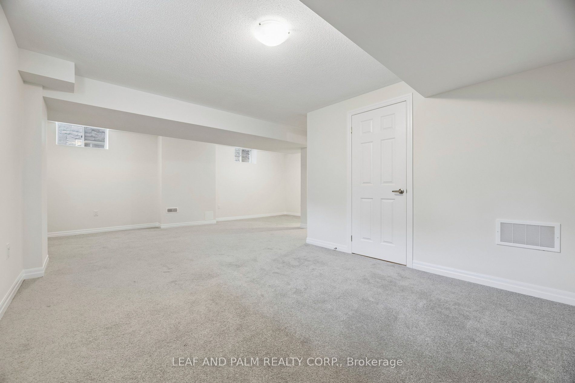 42 Northrop Avenue Property Photo 40