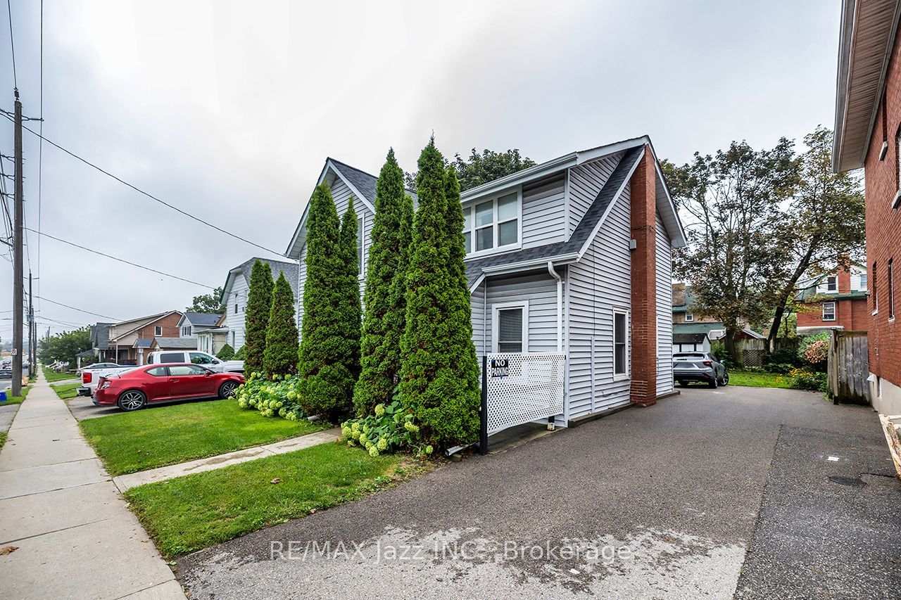 97 Adelaide Avenue E East Property Photo 2
