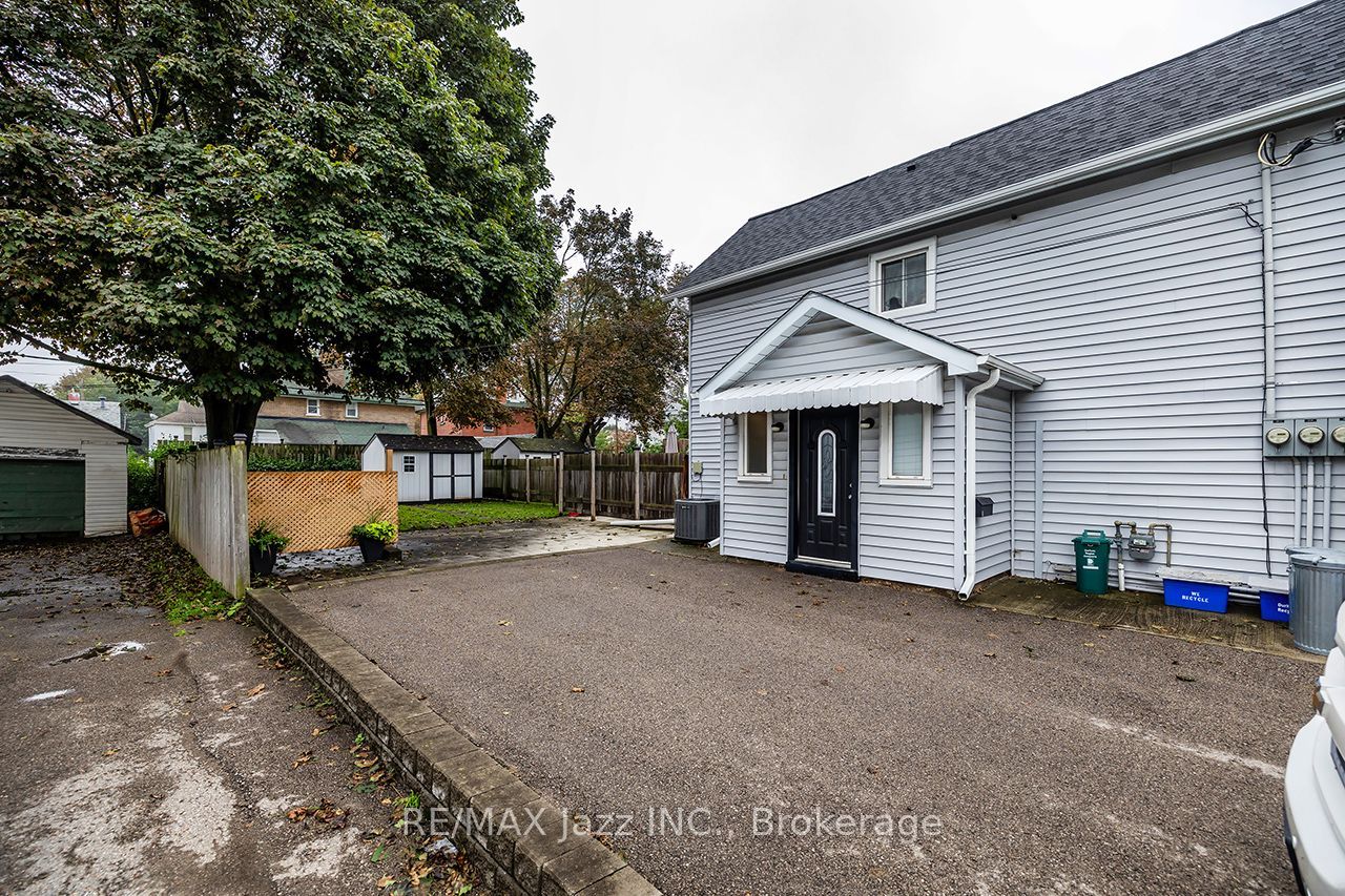 97 Adelaide Avenue E East Property Photo 3