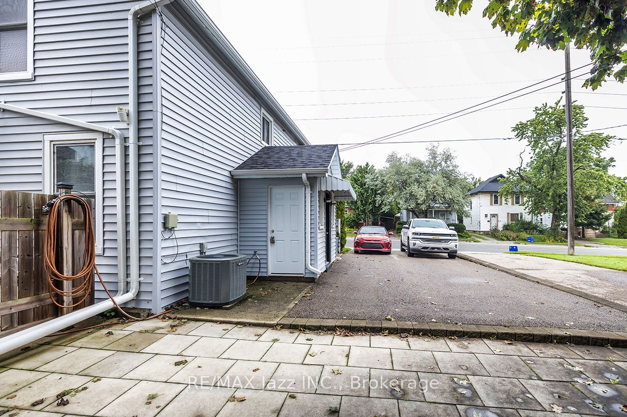 97 Adelaide Avenue E East Property Photo 5