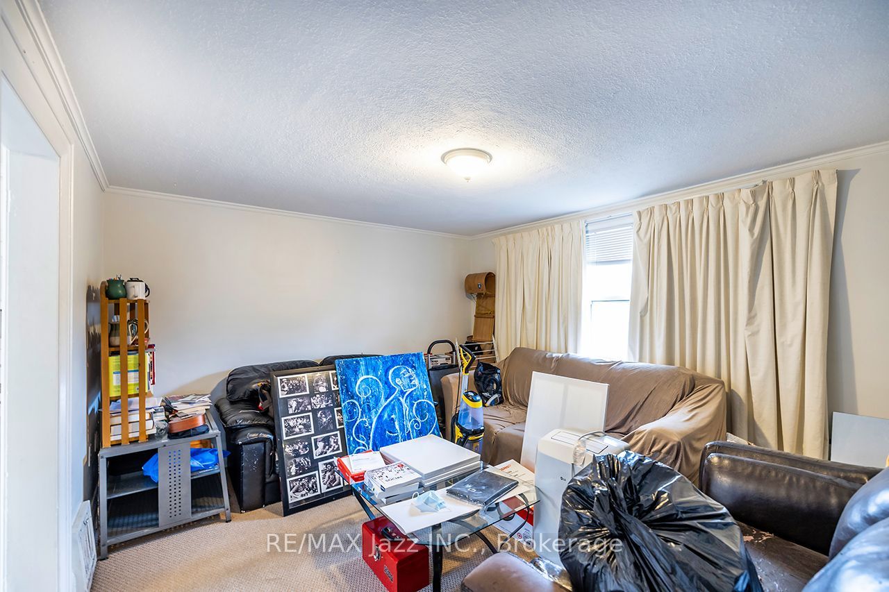 97 Adelaide Avenue E East Property Photo 9