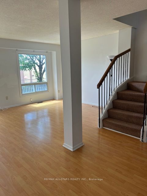 201 Alexmuir Boulevard 82 Property Photo 2