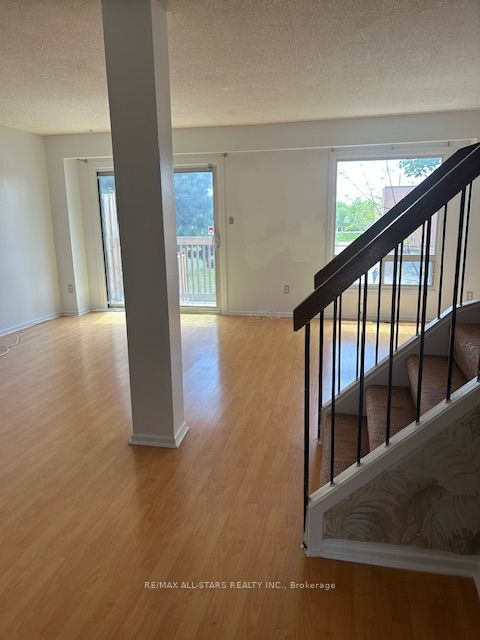 201 Alexmuir Boulevard 82 Property Photo 3