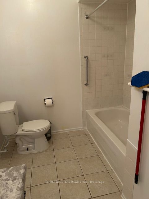 201 Alexmuir Boulevard 82 Property Photo 13