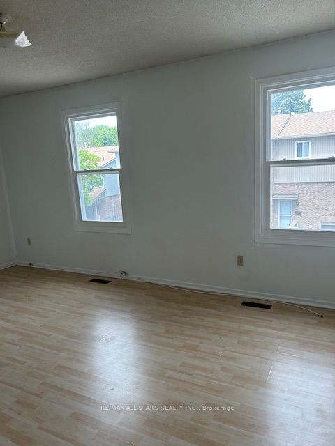 201 Alexmuir Boulevard 82 Property Photo 20