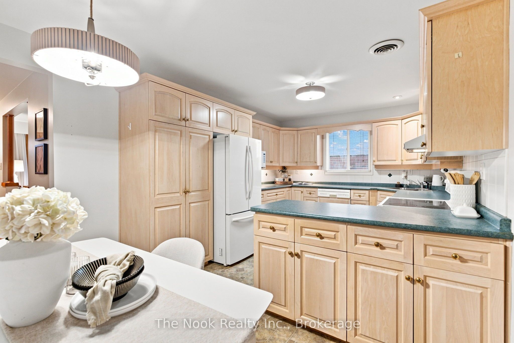 355 Ridgeway Avenue Property Photo 9