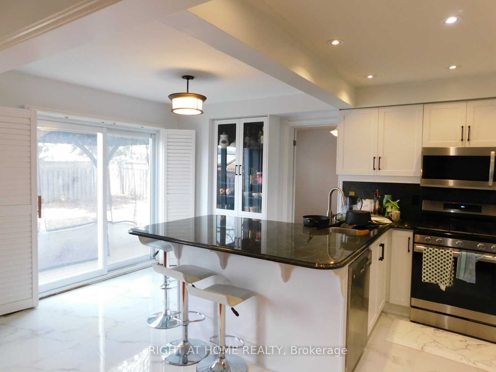 128 William Stephenson Drive Property Photo 11