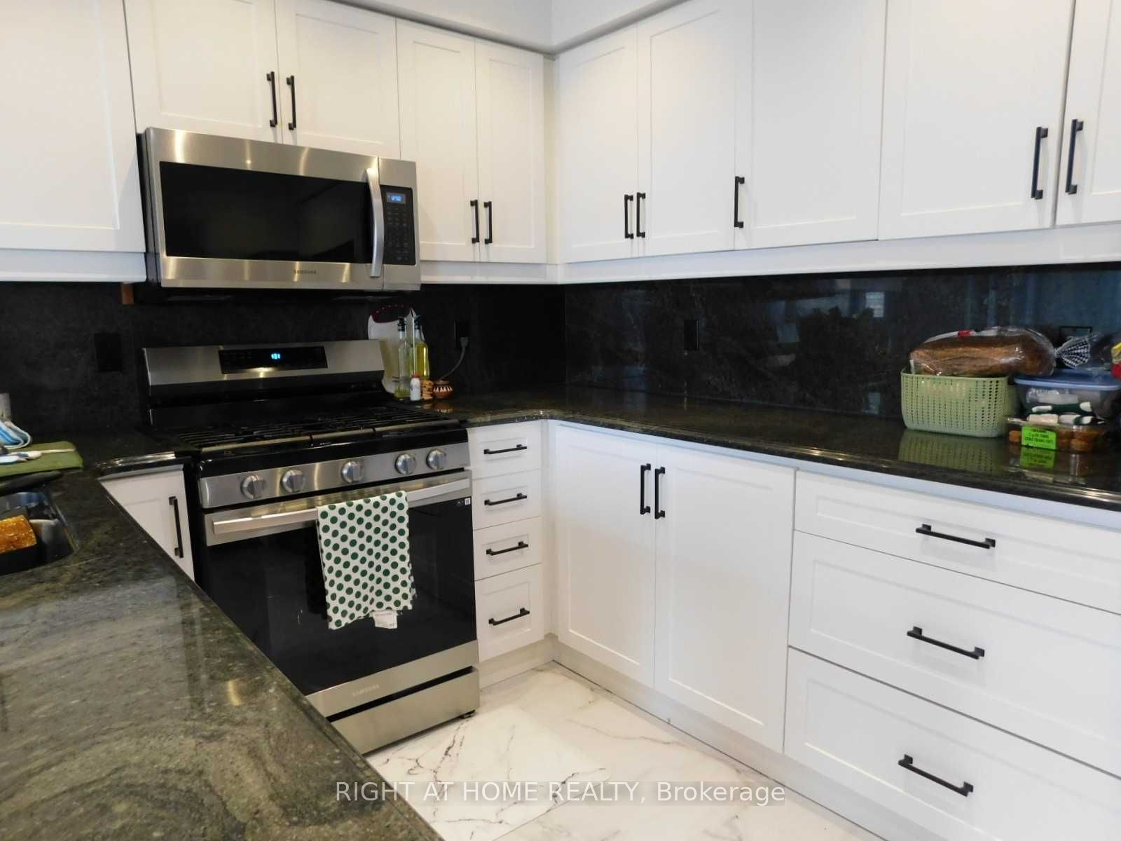 128 William Stephenson Drive Property Photo 13