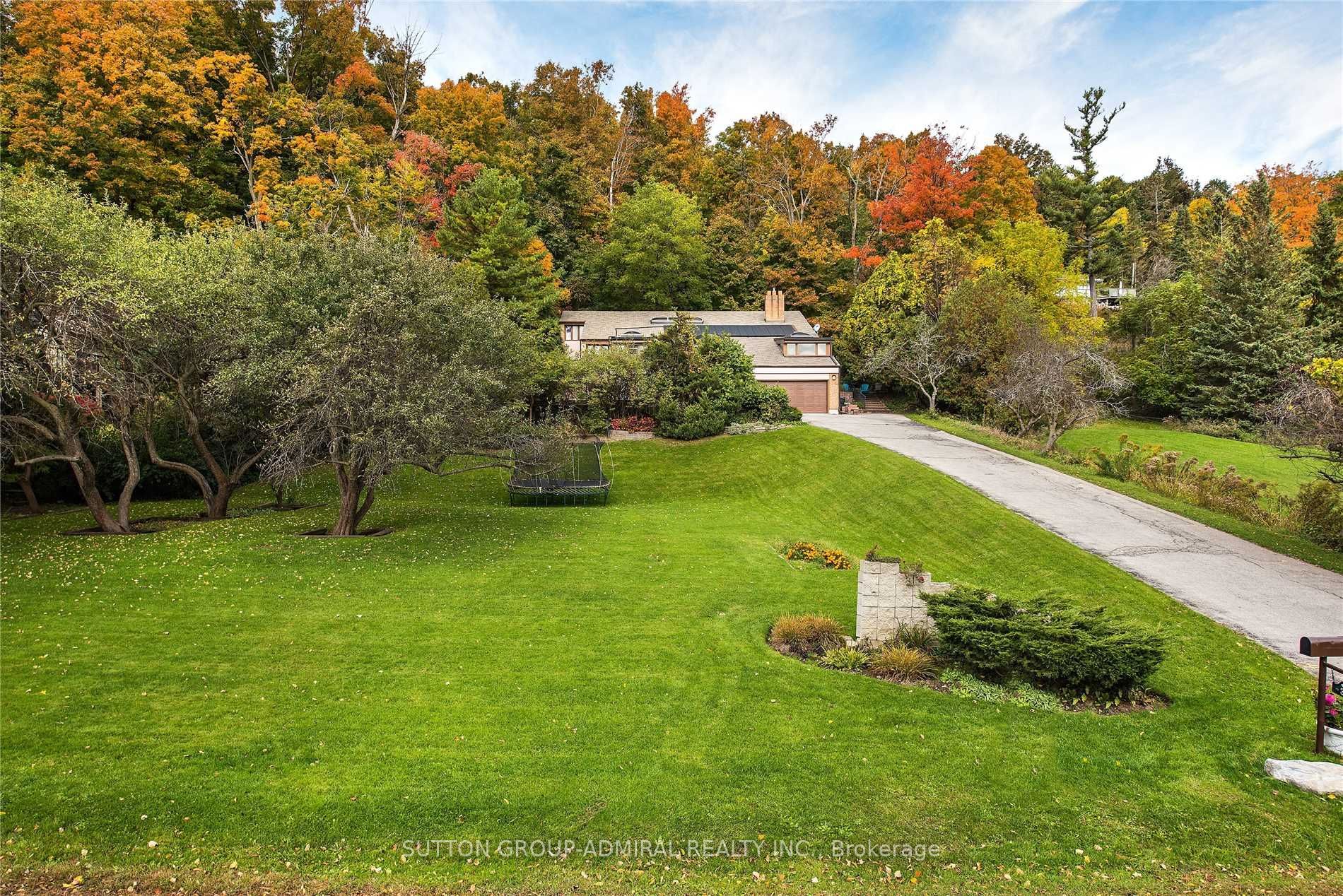 37 Meadowcliffe Drive Property Photo 1