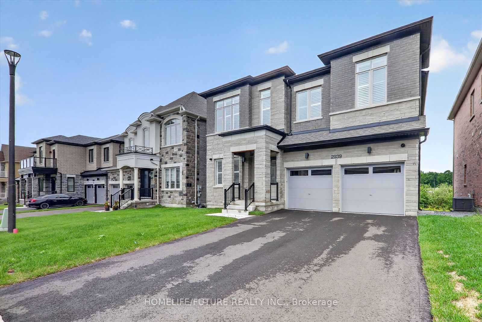 2939 Grindstone Crescent Property Photo 2