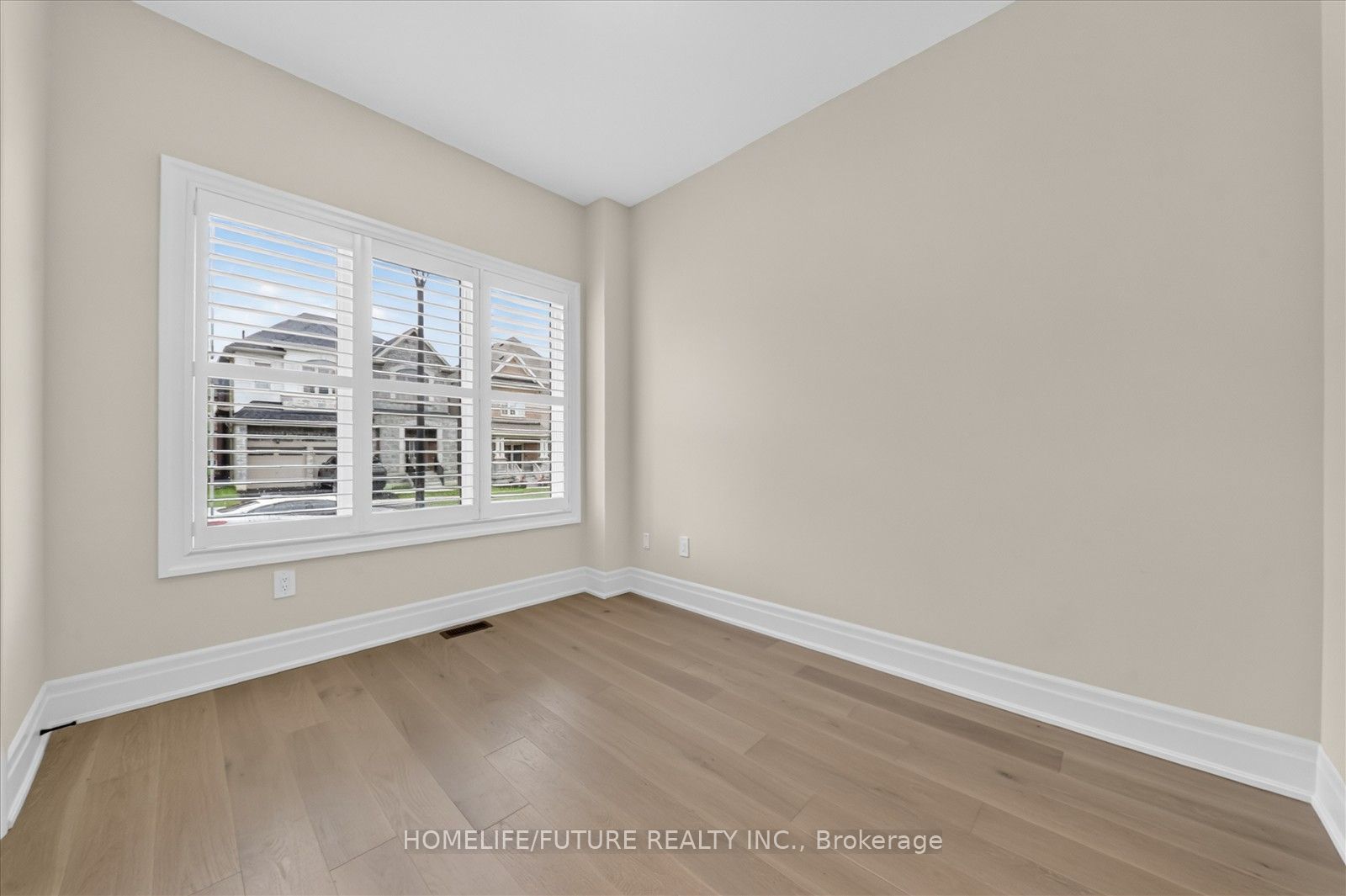 2939 Grindstone Crescent Property Photo 6