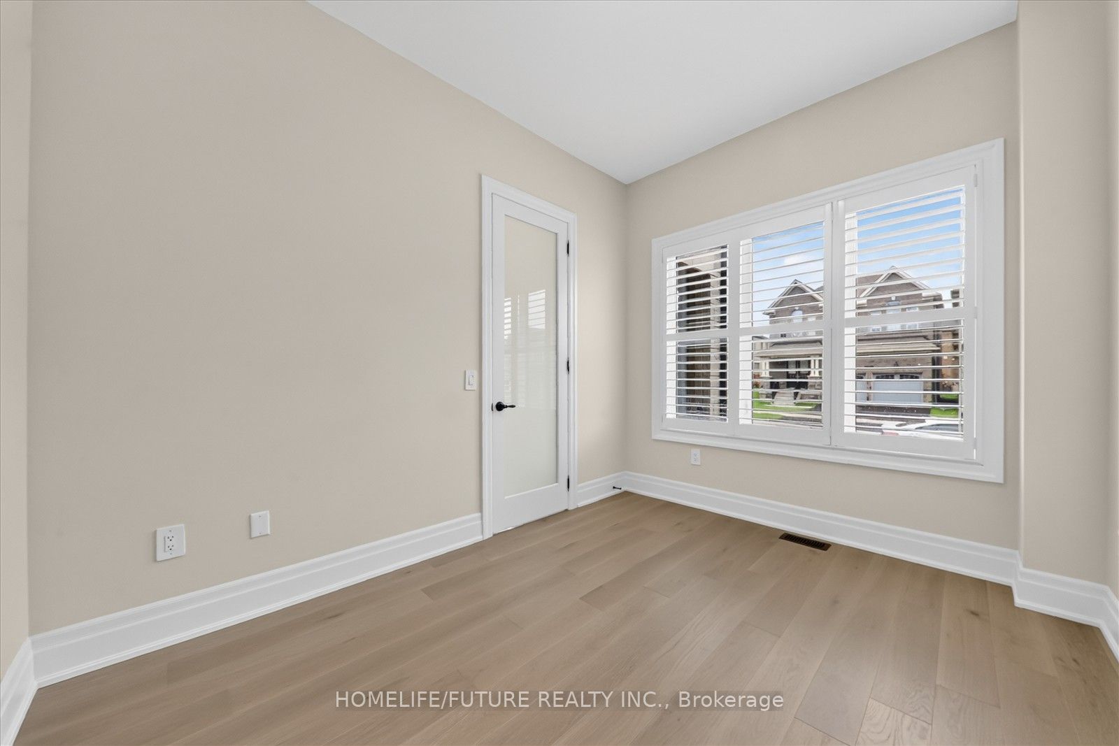 2939 Grindstone Crescent Property Photo 7