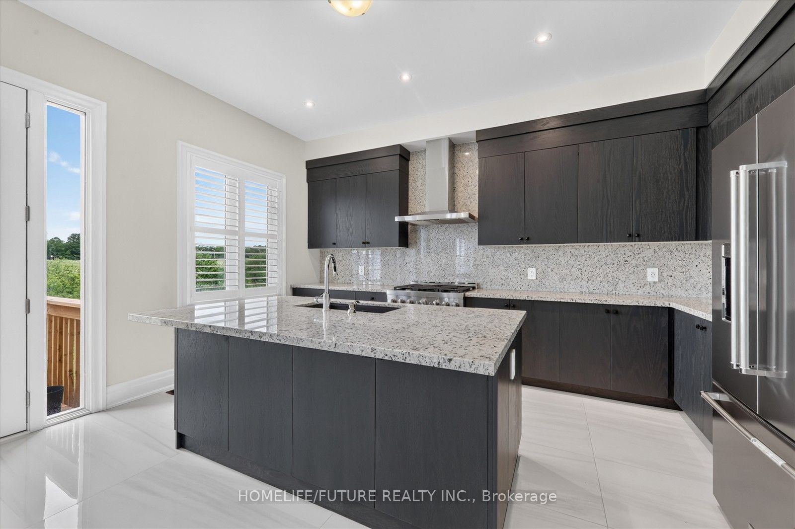 2939 Grindstone Crescent Property Photo 16