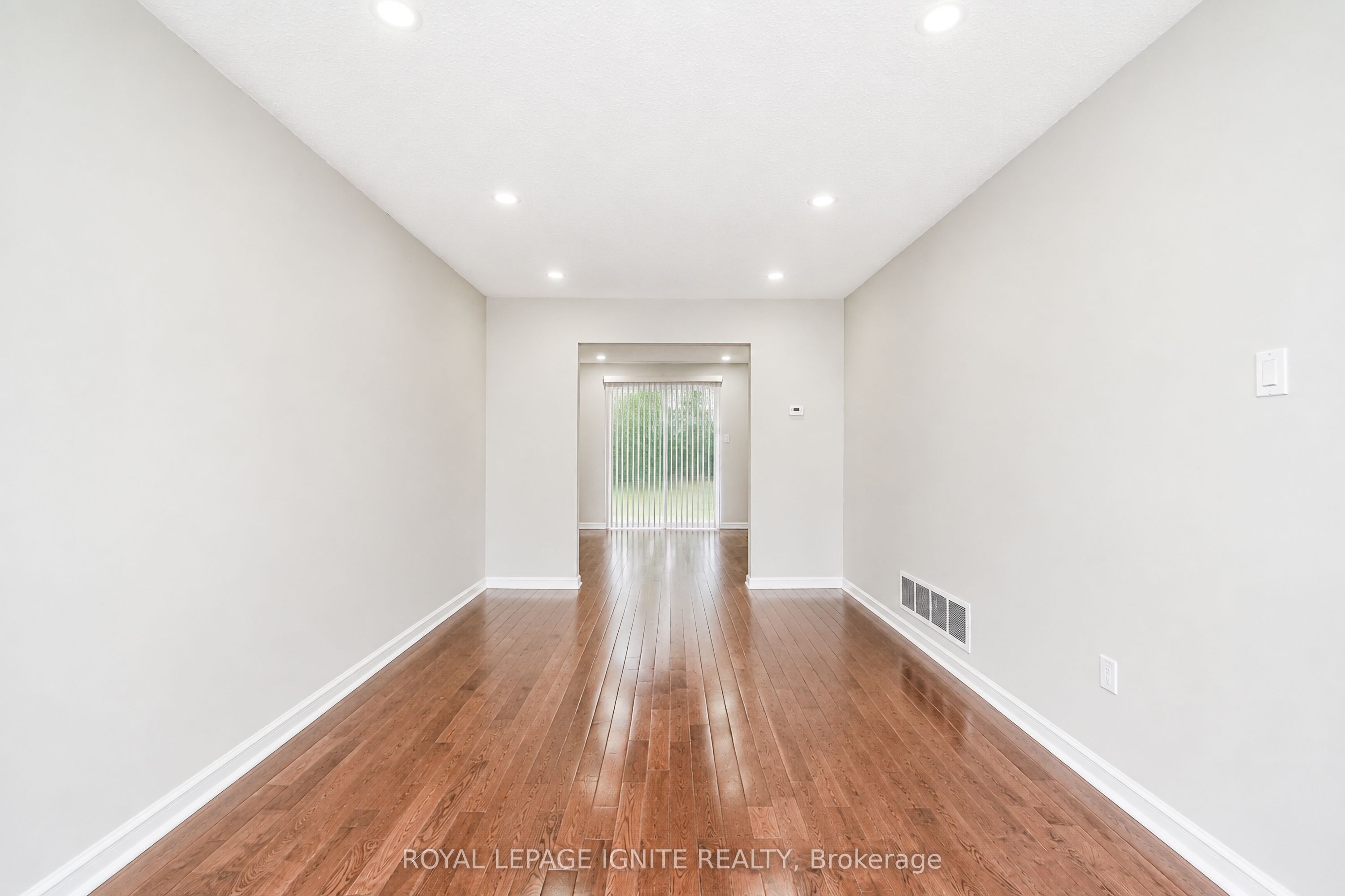 21 Halfmoon Square Property Photo 8