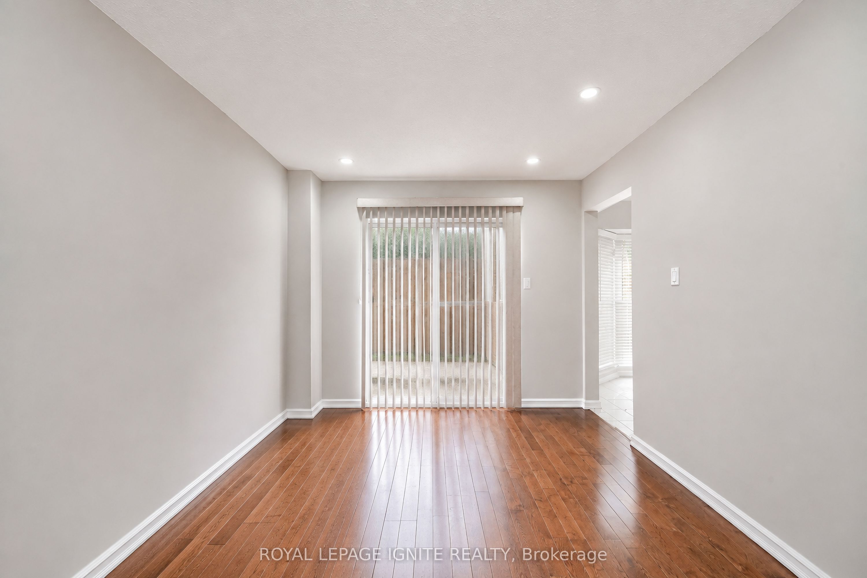 21 Halfmoon Square Property Photo 10