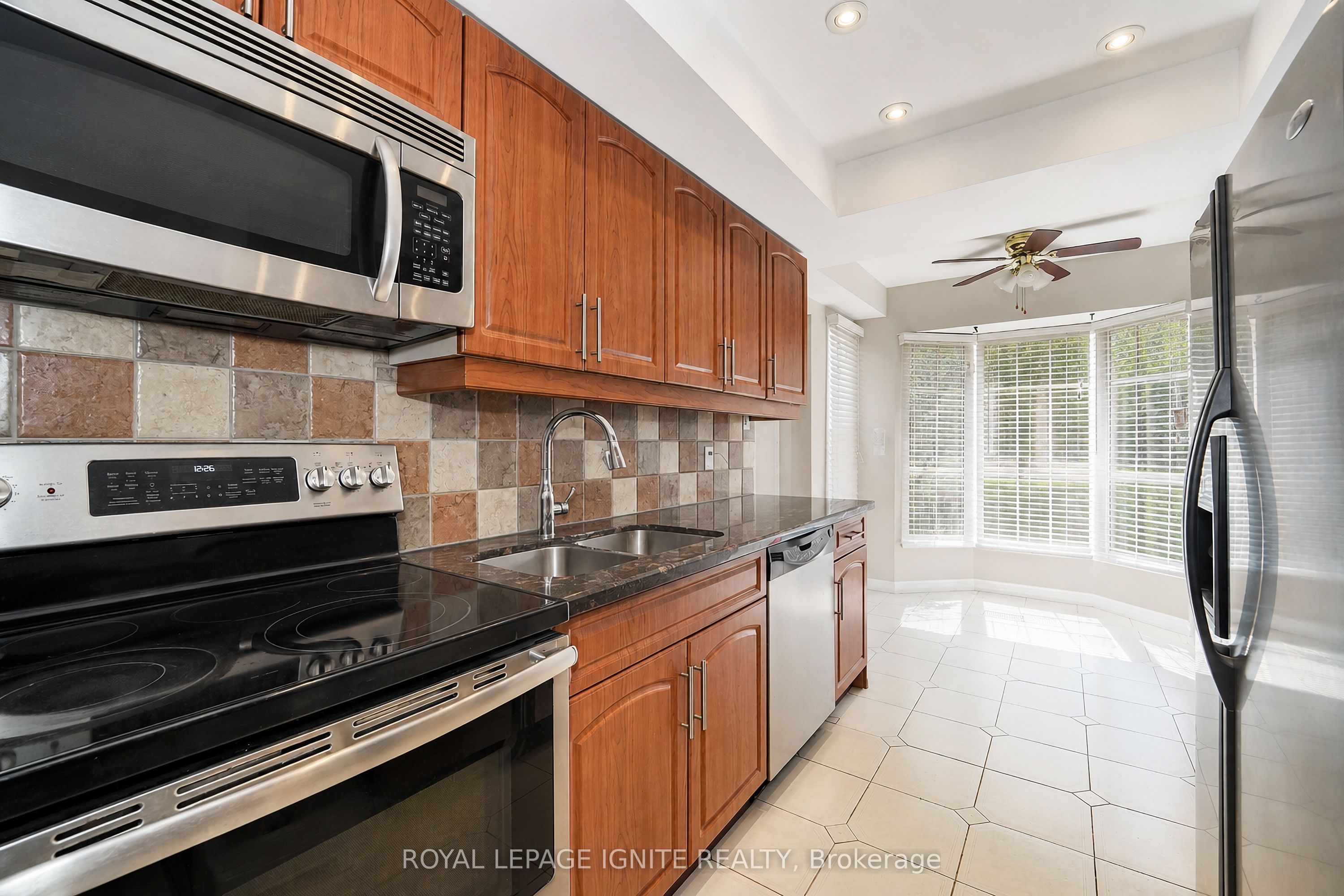 21 Halfmoon Square Property Photo 12