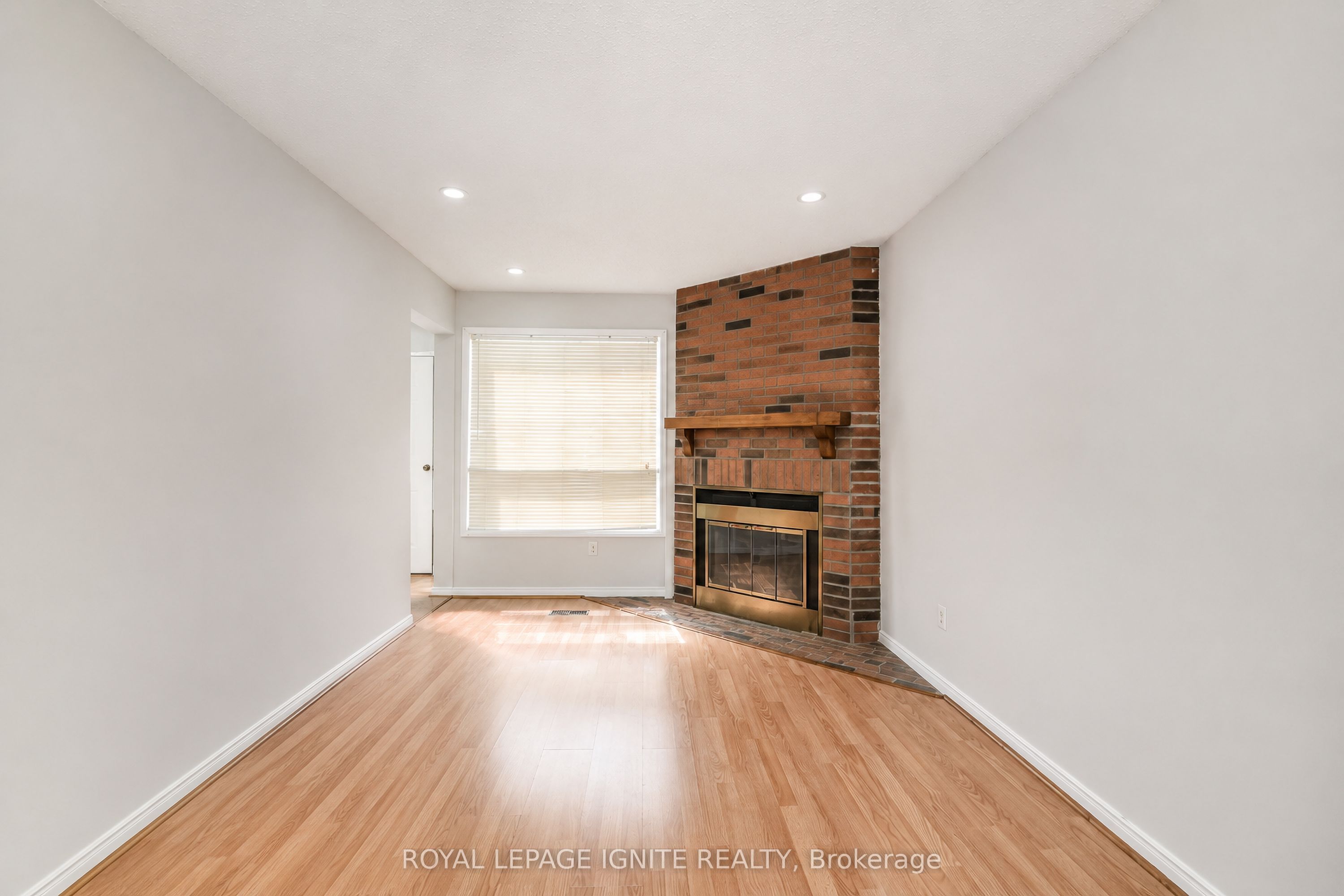 21 Halfmoon Square Property Photo 13