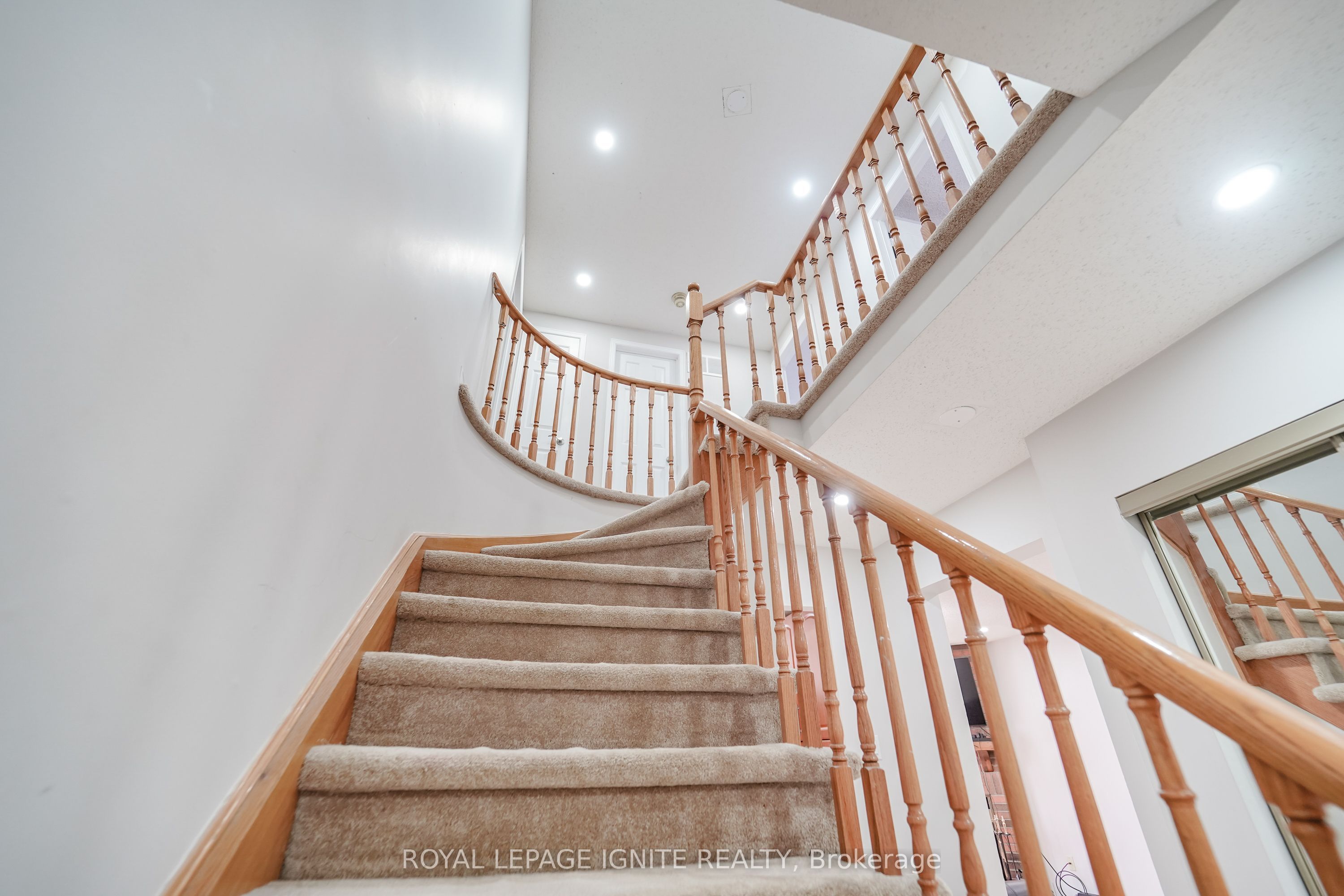 21 Halfmoon Square Property Photo 16