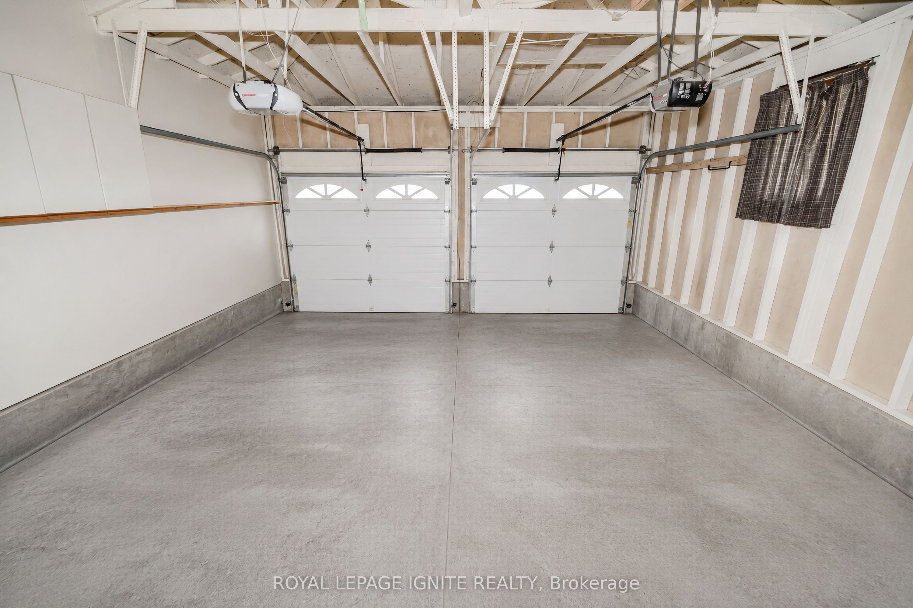 21 Halfmoon Square Property Photo 18