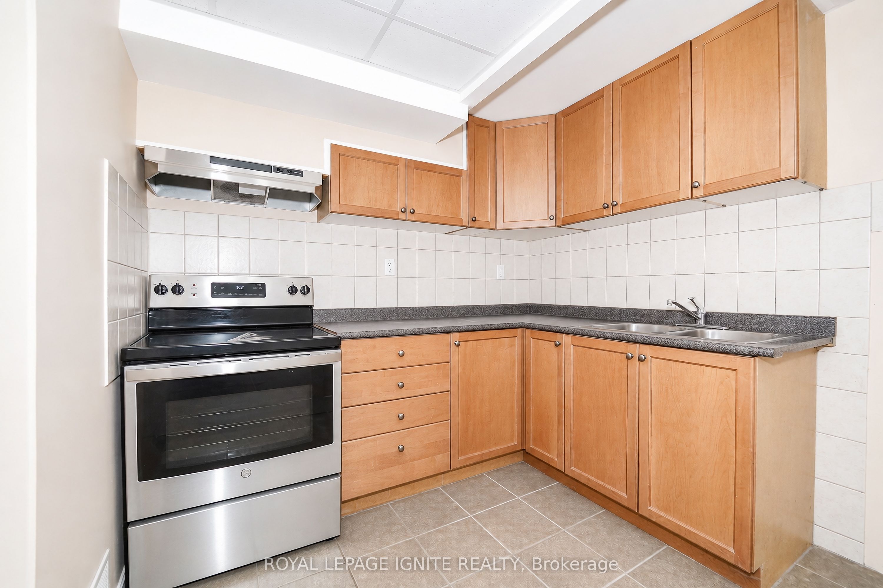 21 Halfmoon Square Property Photo 19