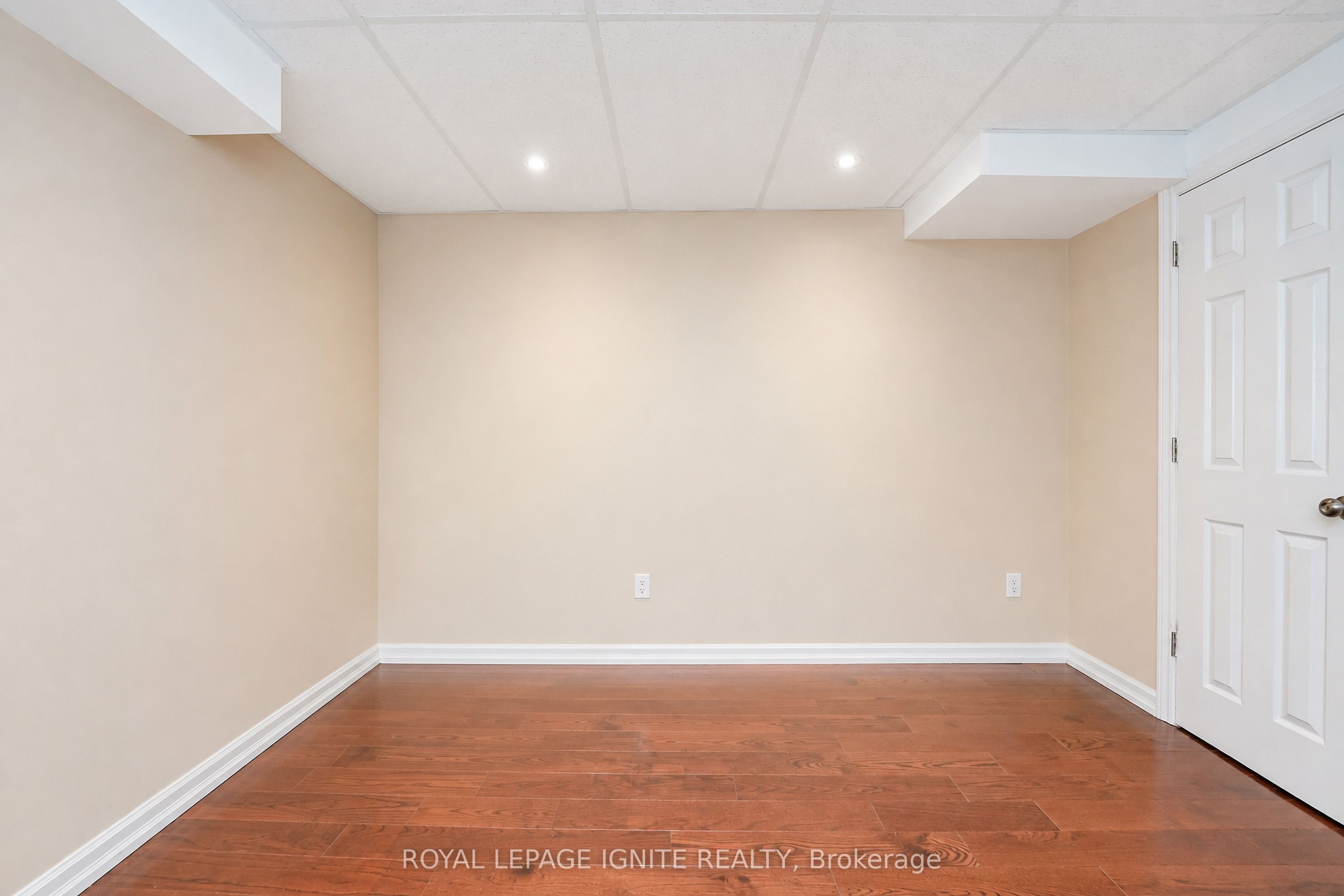 21 Halfmoon Square Property Photo 22