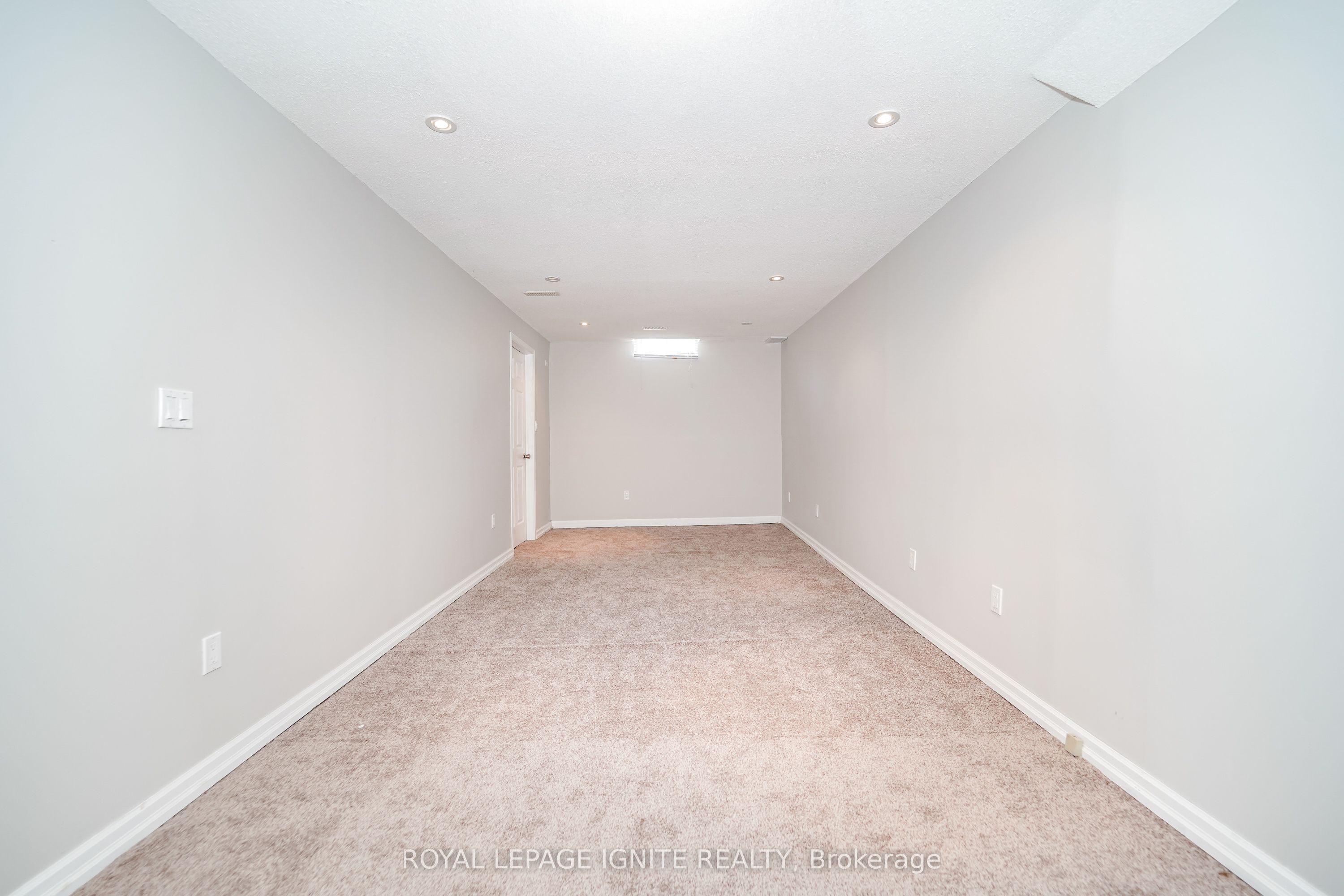 21 Halfmoon Square Property Photo 24