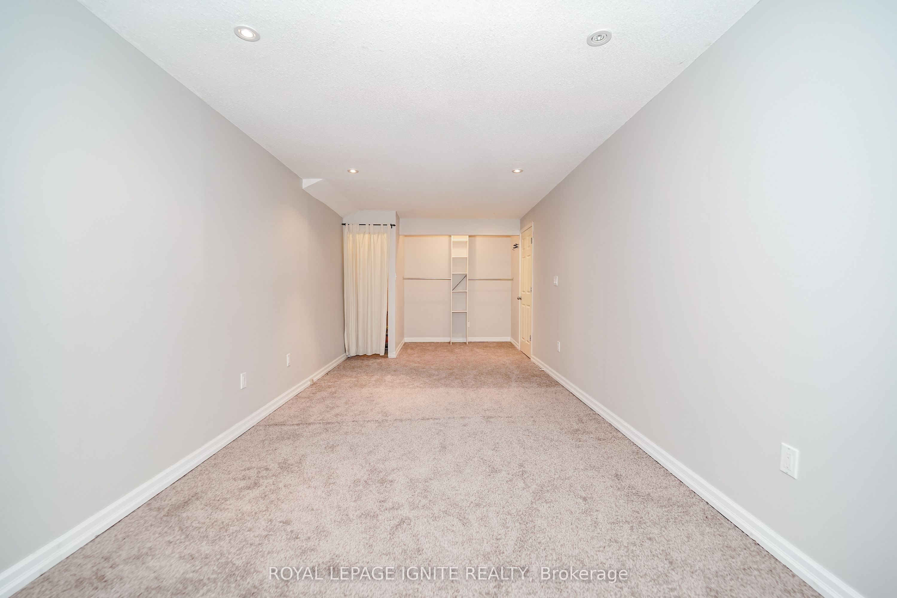 21 Halfmoon Square Property Photo 25