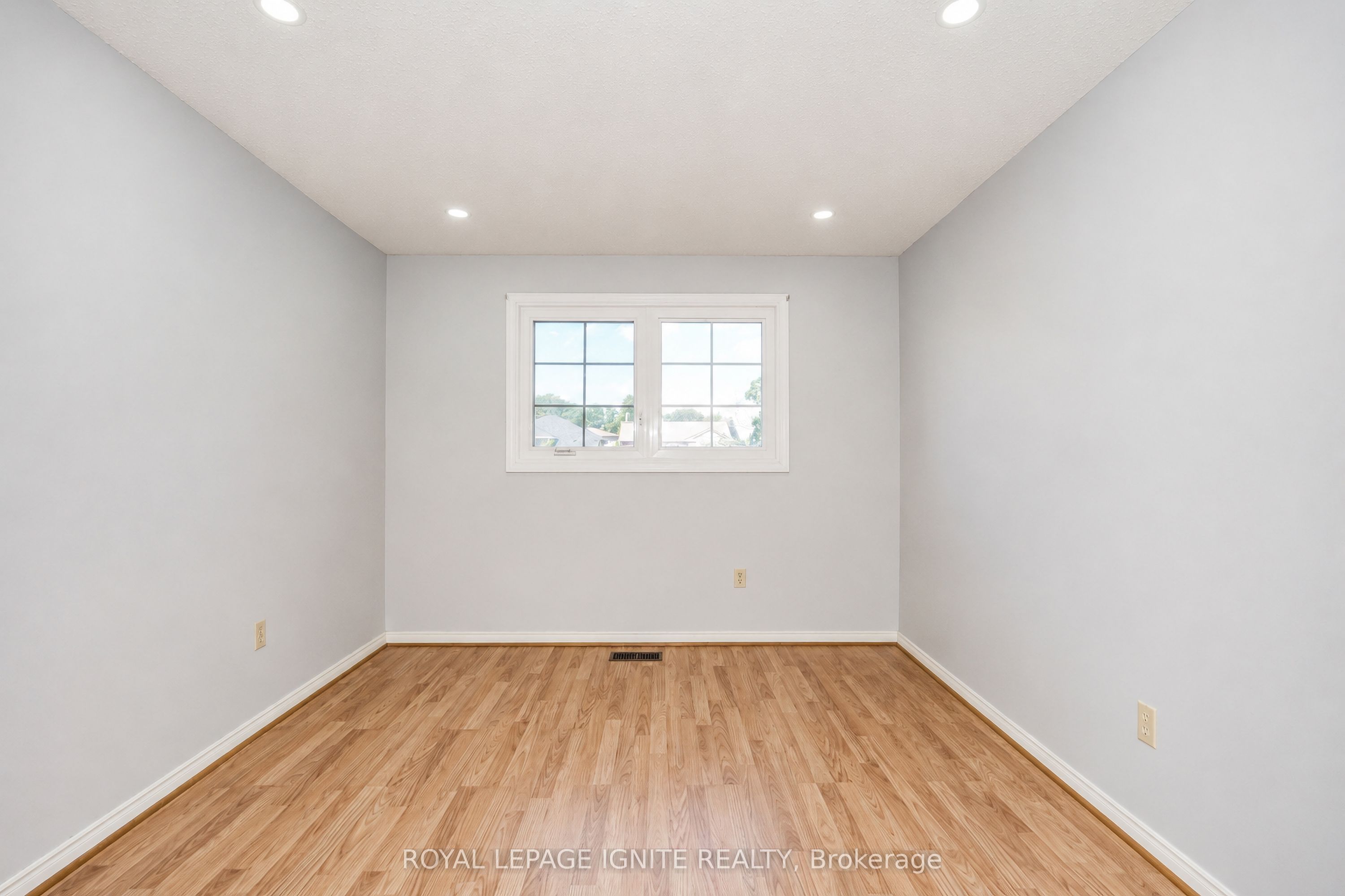 21 Halfmoon Square Property Photo 26