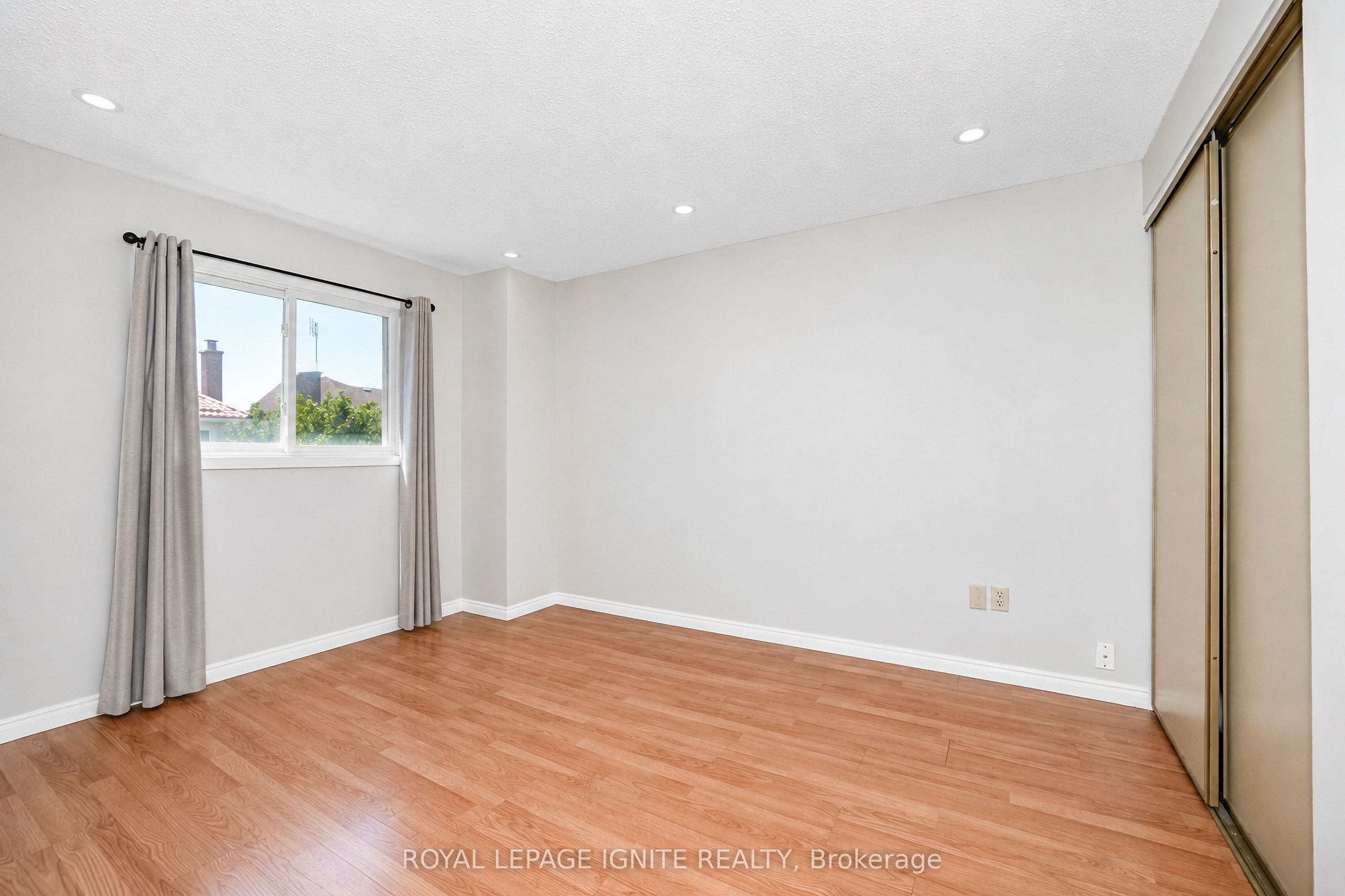 21 Halfmoon Square Property Photo 27