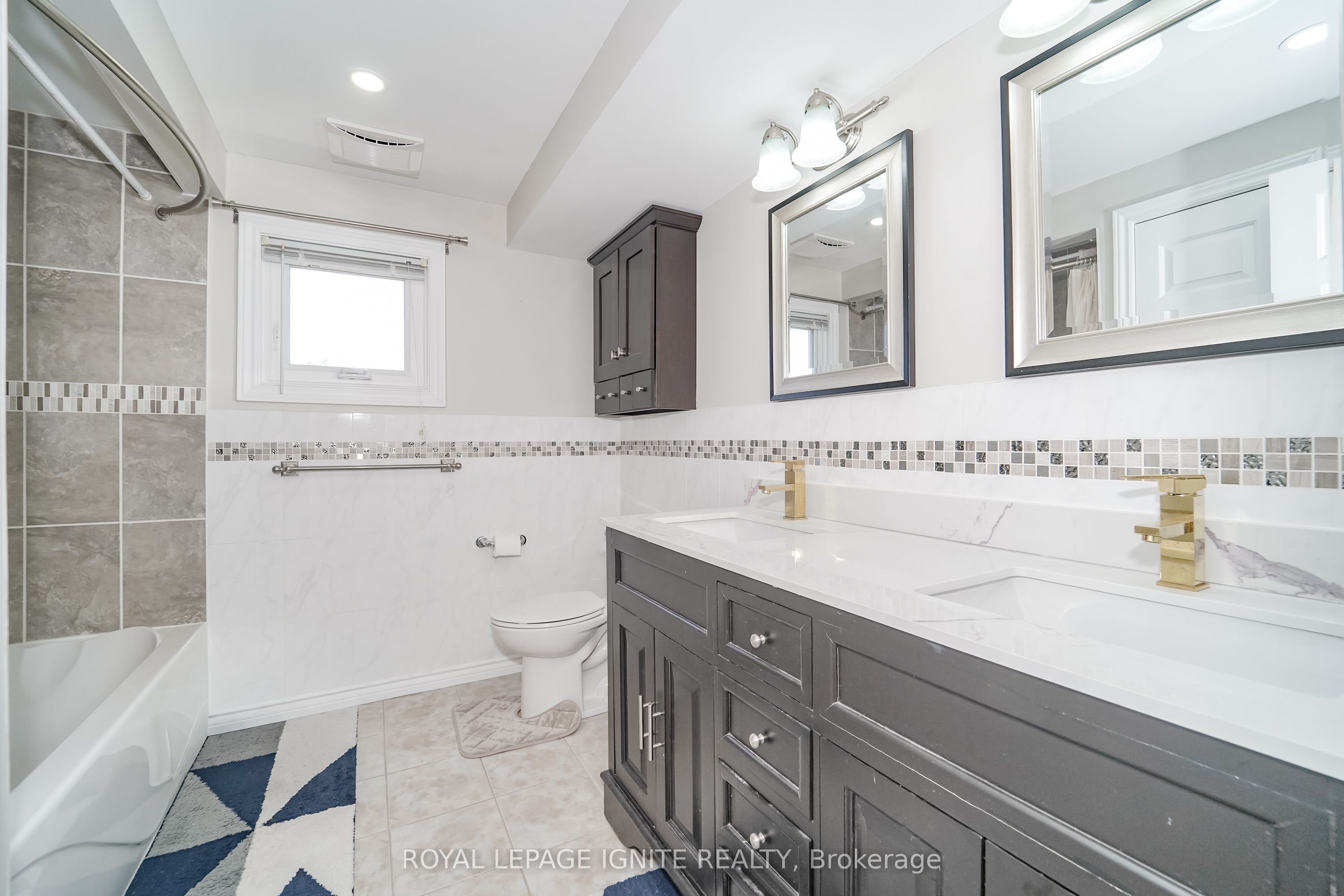 21 Halfmoon Square Property Photo 28