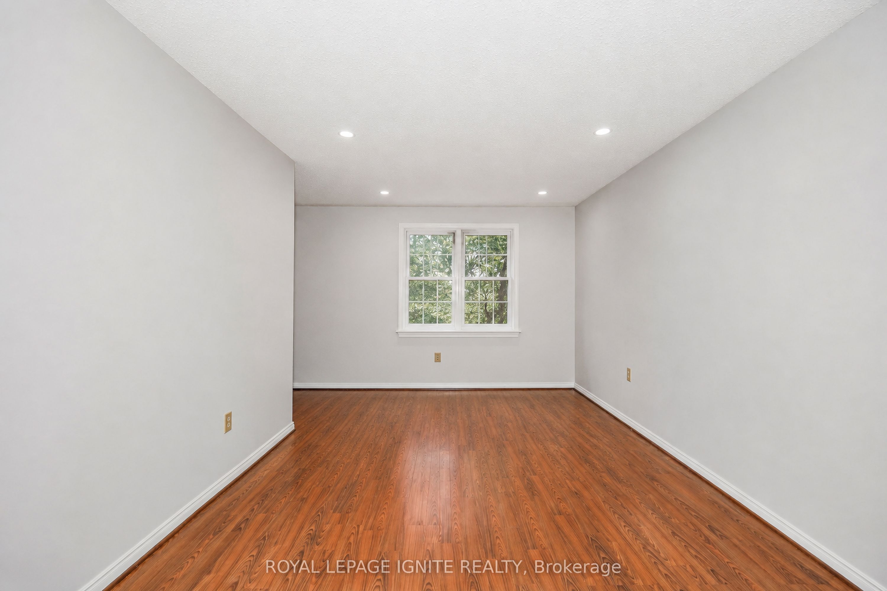 21 Halfmoon Square Property Photo 29