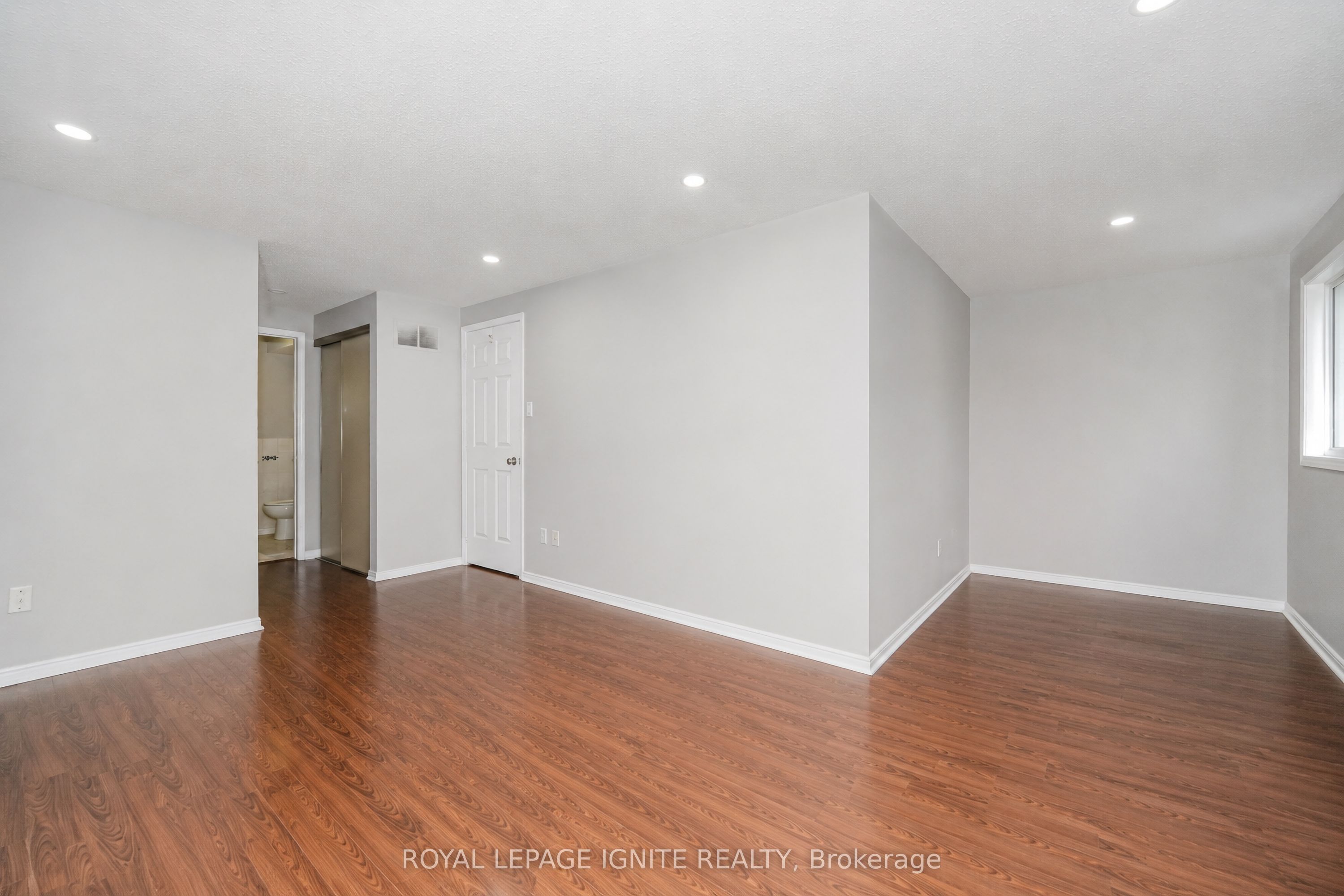 21 Halfmoon Square Property Photo 30